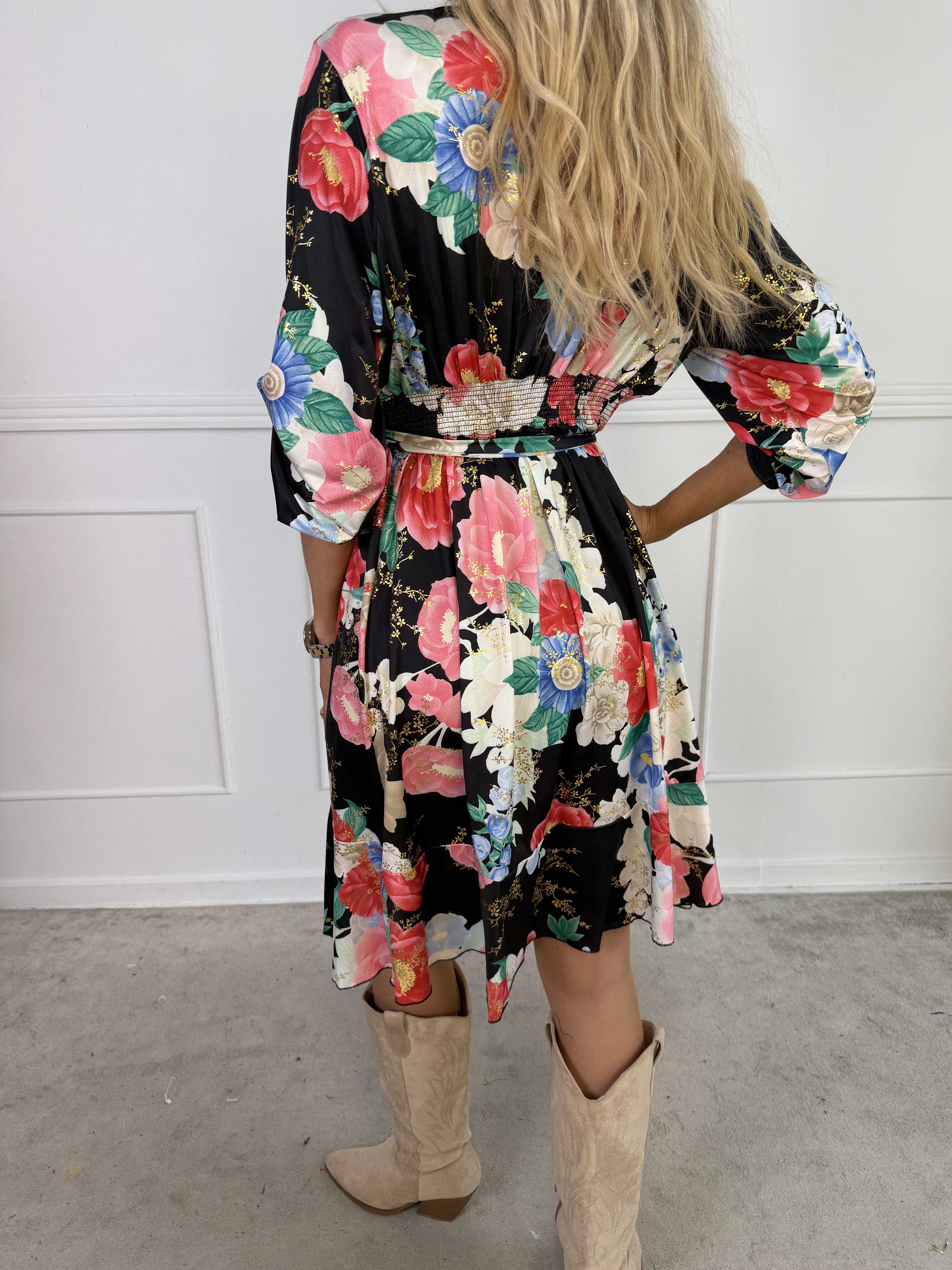 Savina Flower - Blomstret elastisk langærmet kjole i slå-om-look