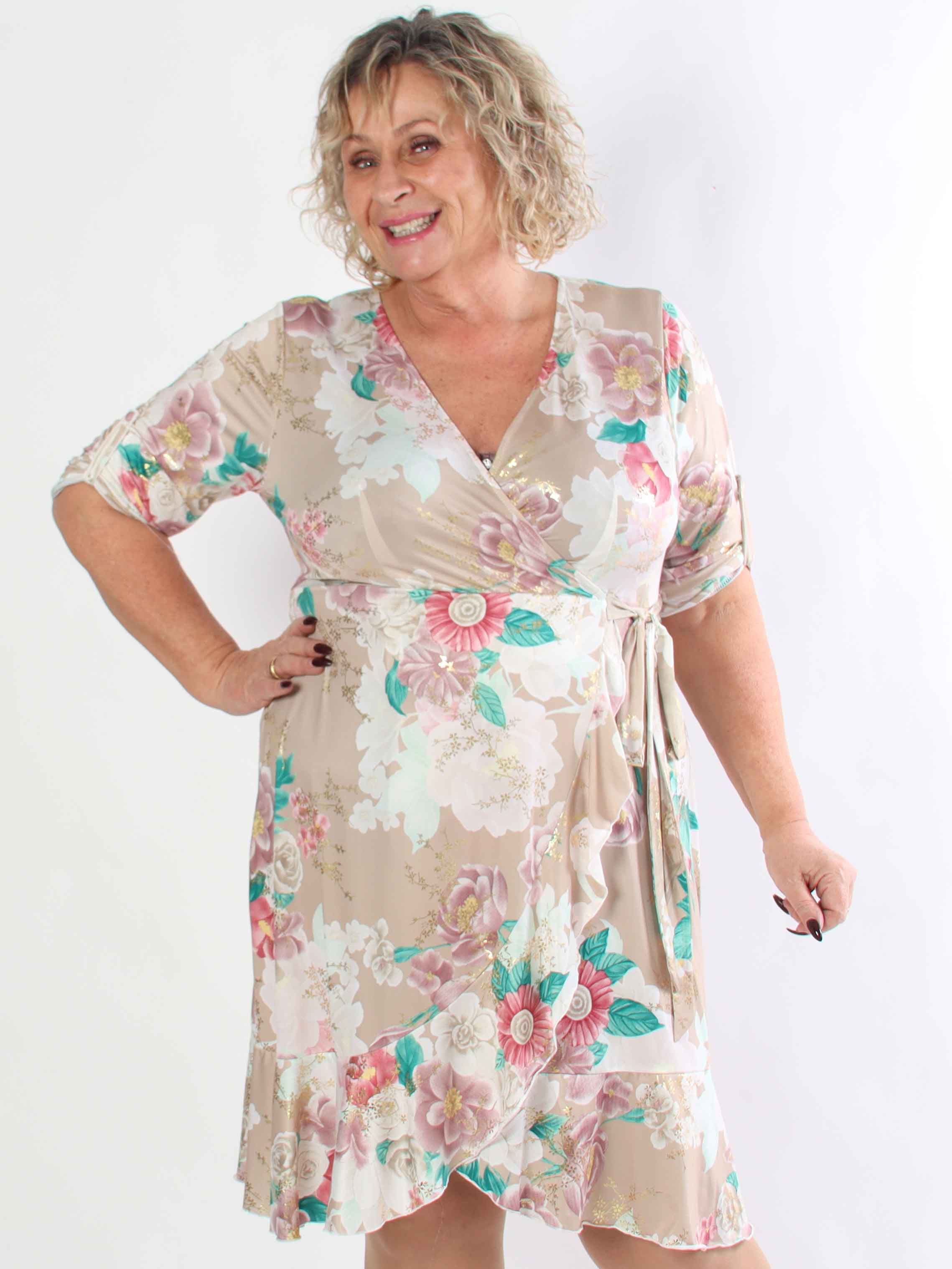 Savina Flower - Blomstret elastisk plus size kjole i slå-om-look