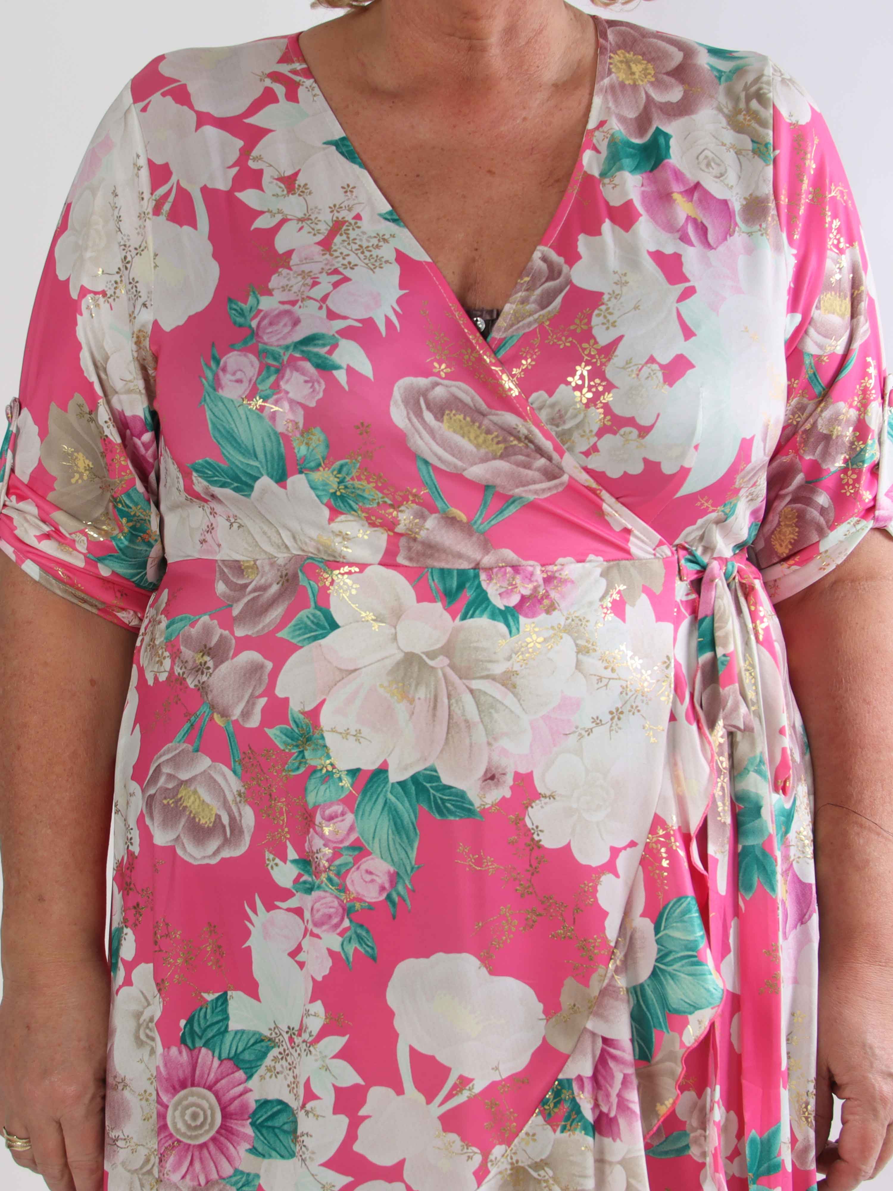 Savina Flower - Blomstret elastisk plus size kjole i slå-om-look
