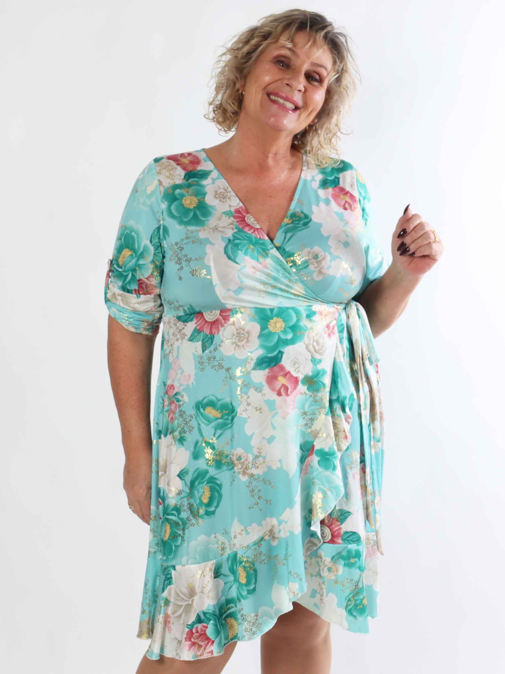Savina Flower - Blomstret elastisk plus size kjole i slå-om-look