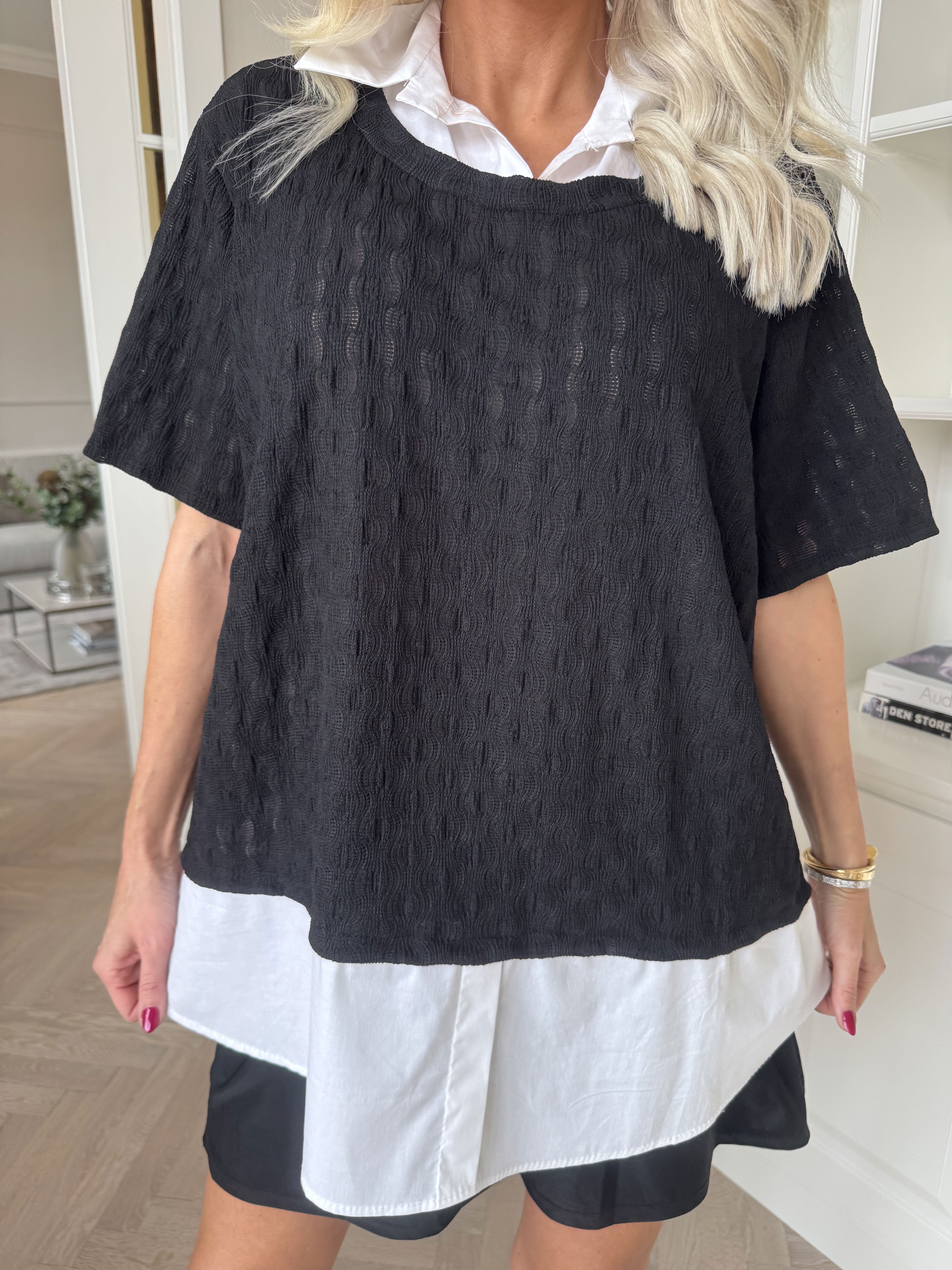 Shandel - Söt stretchig blus med skjortdetaljer