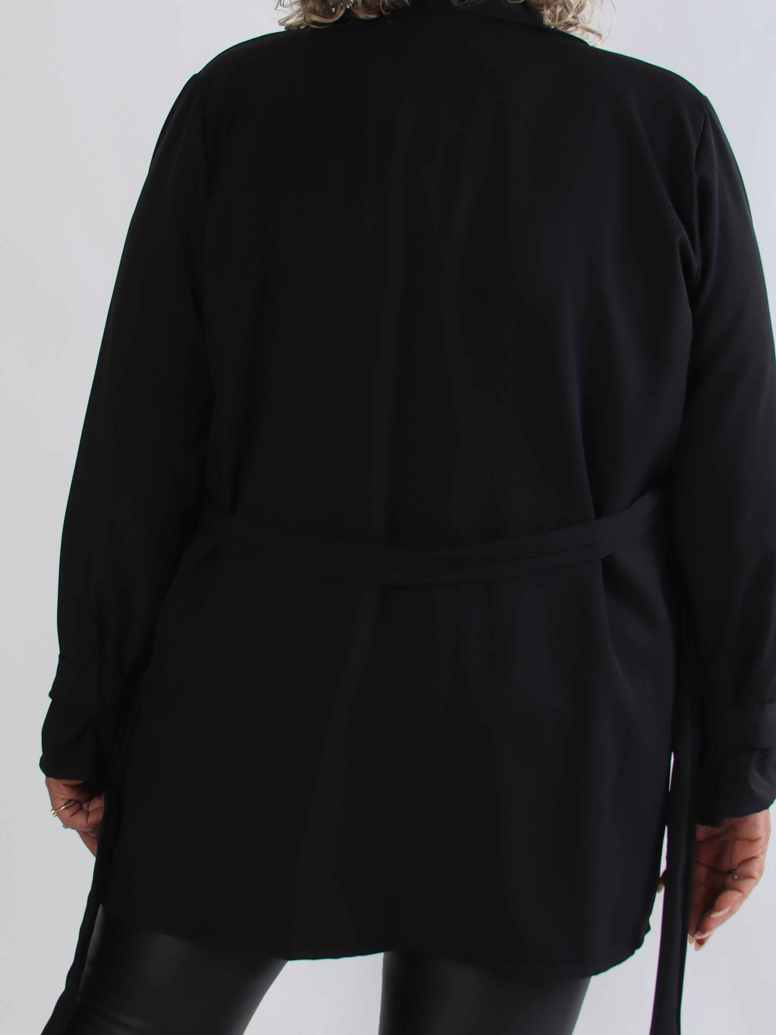 Sharpay Short 2.0 – Kort lätt plus size trenchcoat med knytskärp