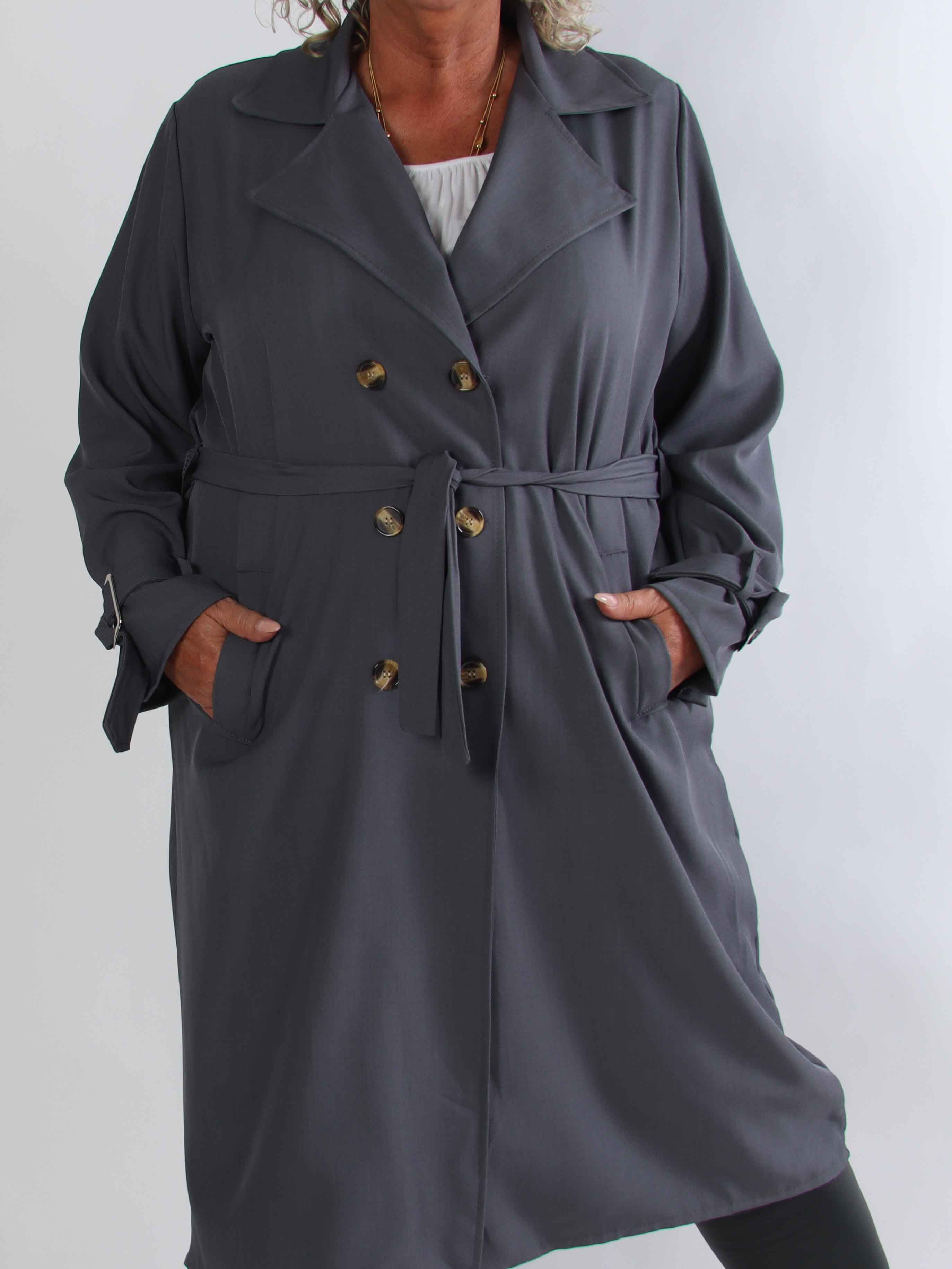 Sharpay 2.0 – Lätt plus size trenchcoat med knytskärp
