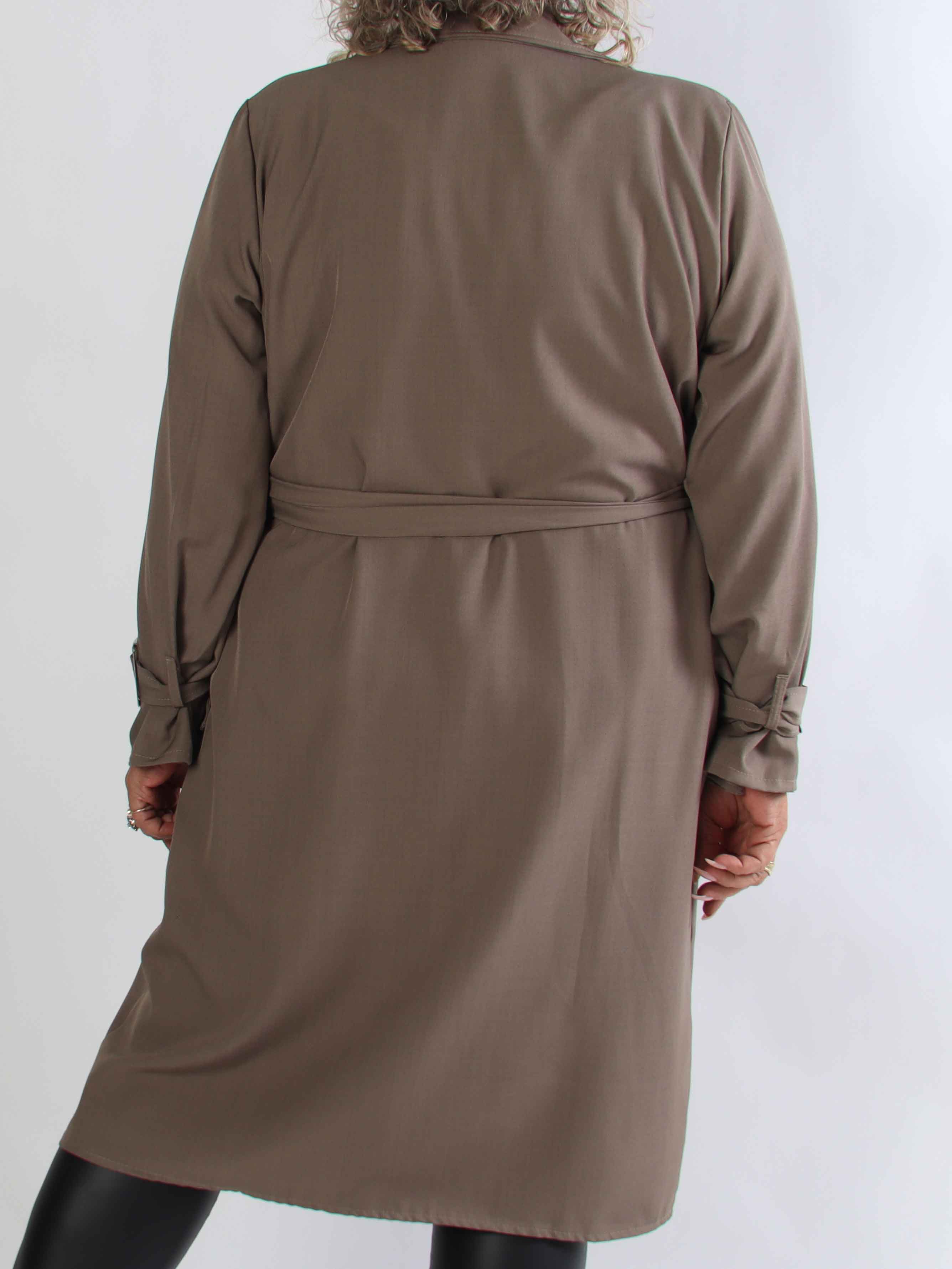 Sharpay 2.0 – Lätt plus size trenchcoat med knytskärp