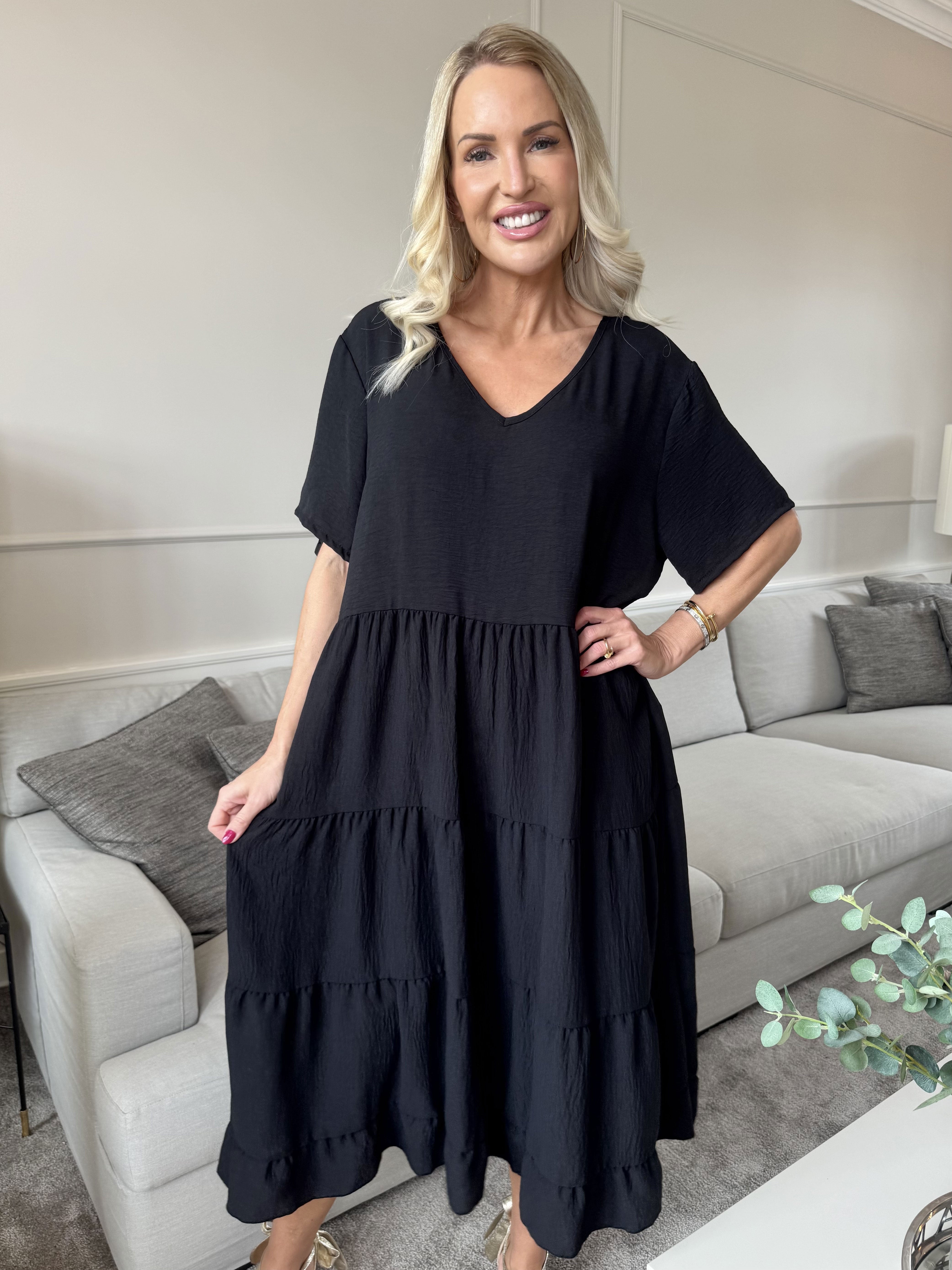 Shayna - Tunikaklänning i viskos med broderade detaljer på ryggen