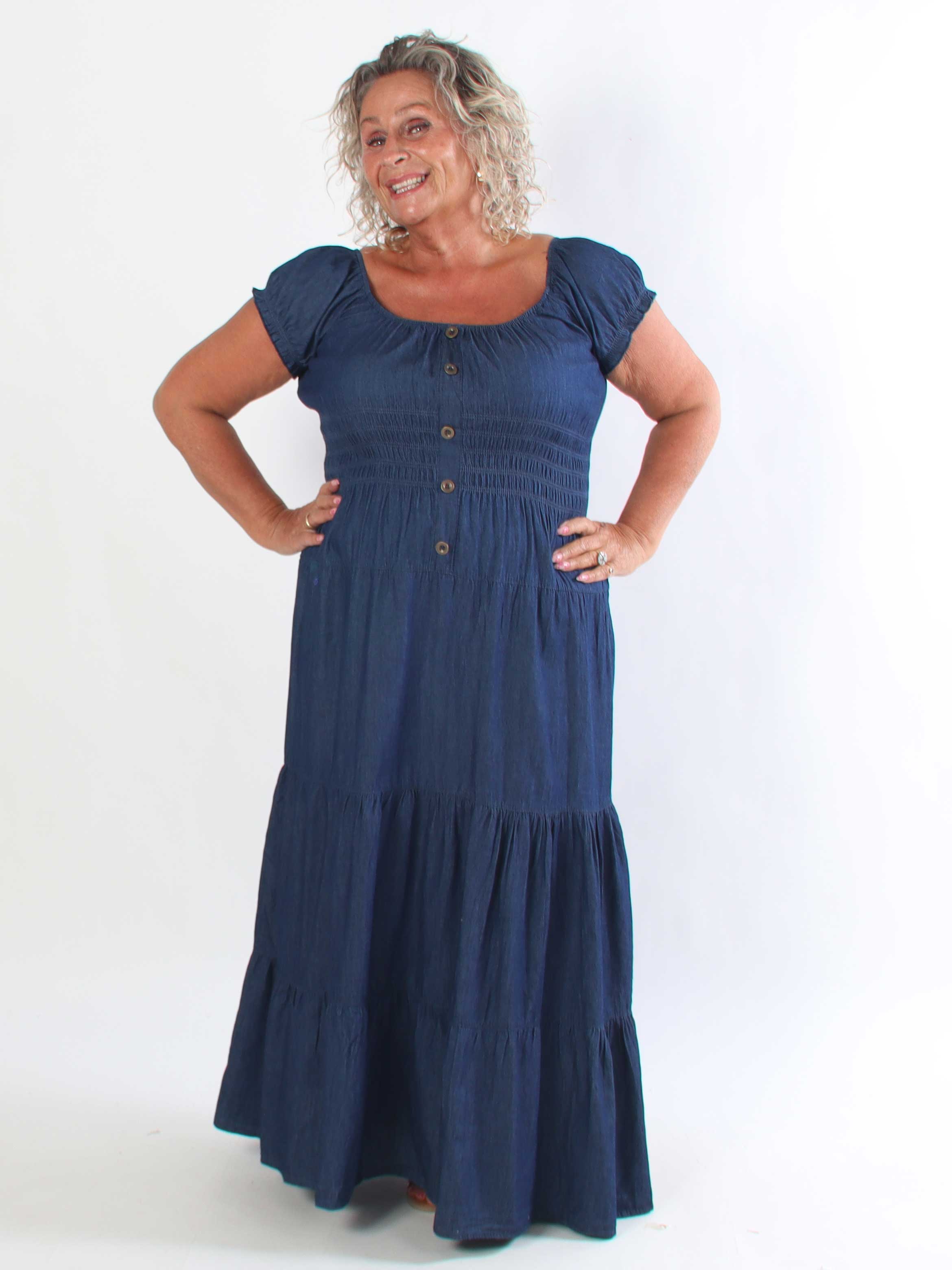 Siena - Plus size sommerkjole i let bomuldsdenim med smukke pufærmer