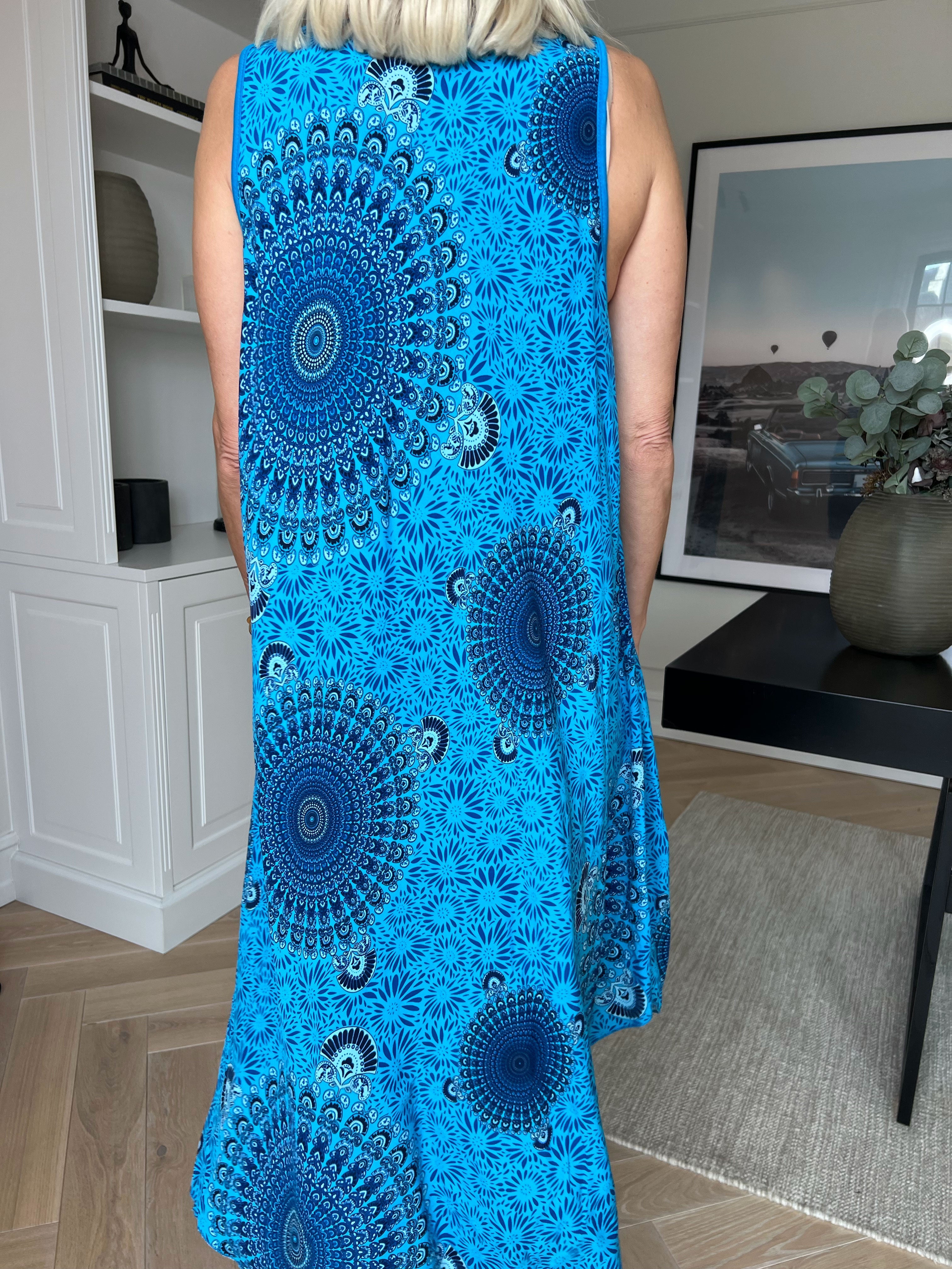 Sienna - Mønstret kjole i blød viskose med flatterende A-facon