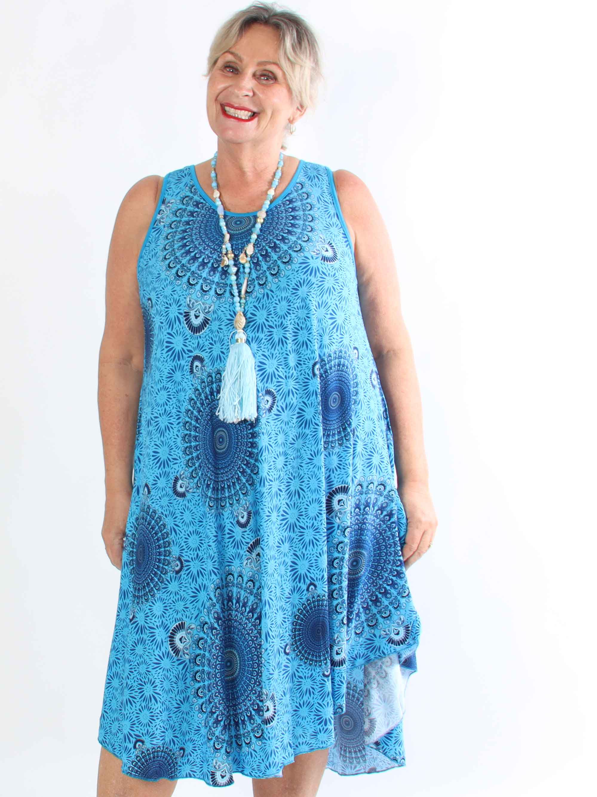 Sienna - Mønstret plus size kjole i blød viskose med flatterende A-facon