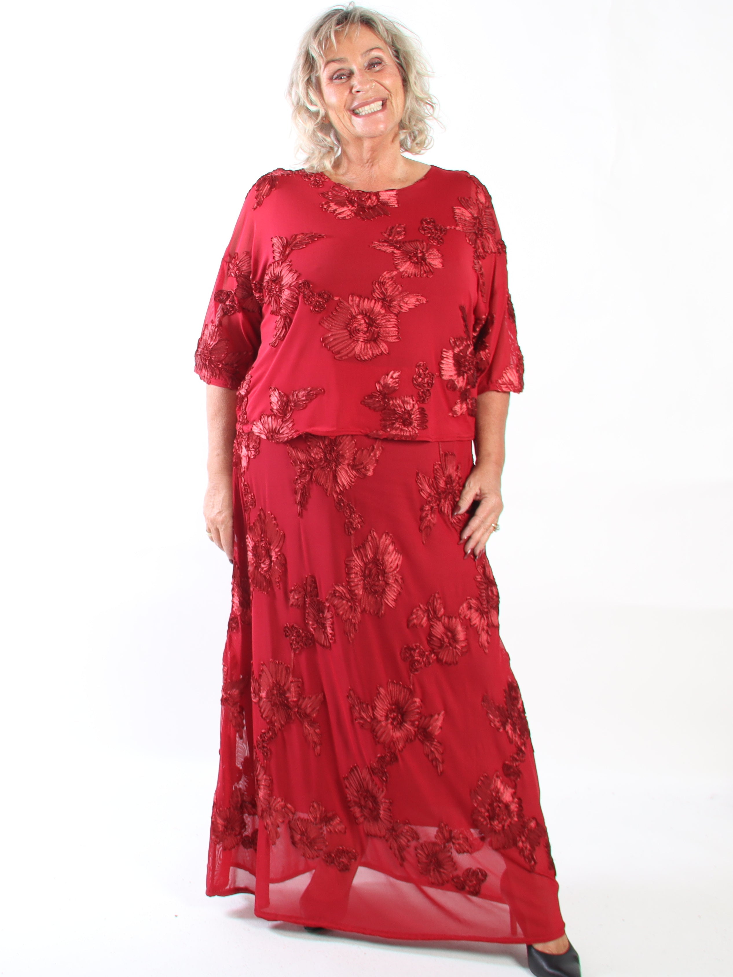 Silke Flora - Kjol i plus size i mesh med blomstermotiv som ger en elegant och romantisk look