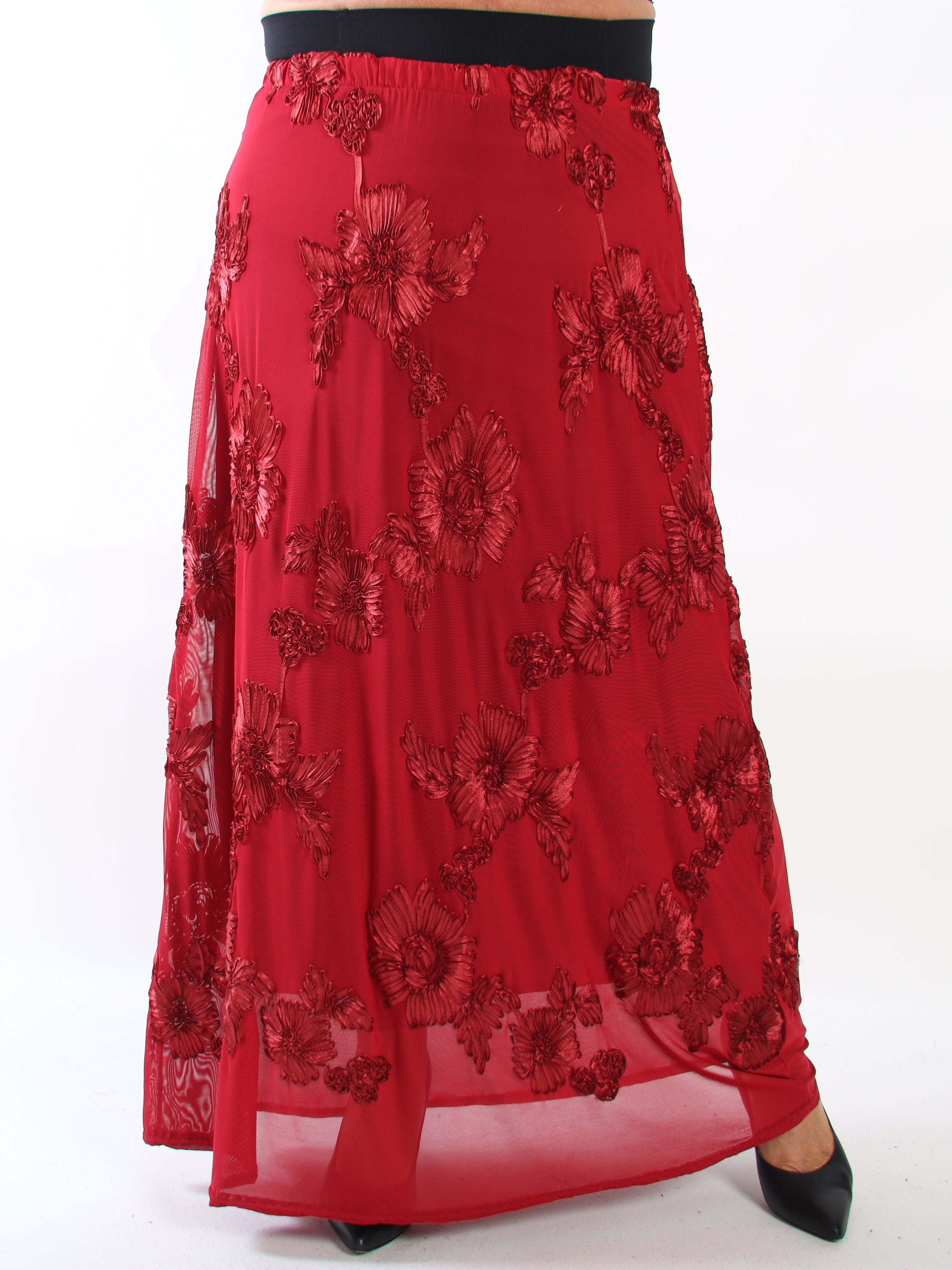 Silke Flora - Kjol i plus size i mesh med blomstermotiv som ger en elegant och romantisk look