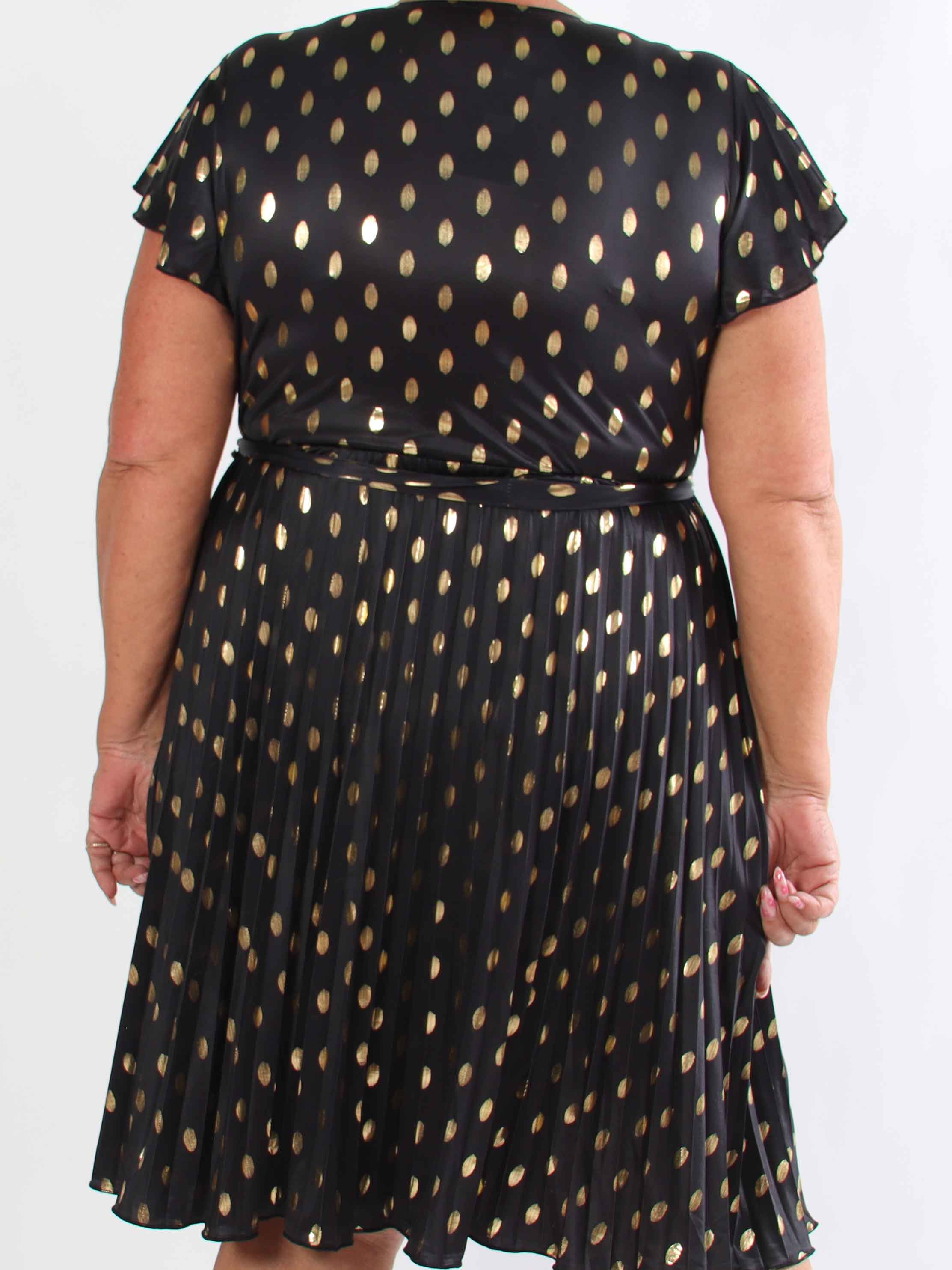 Silvija Dot Short - Elastisk plus size kjole med plisseret skørt og guld dutter