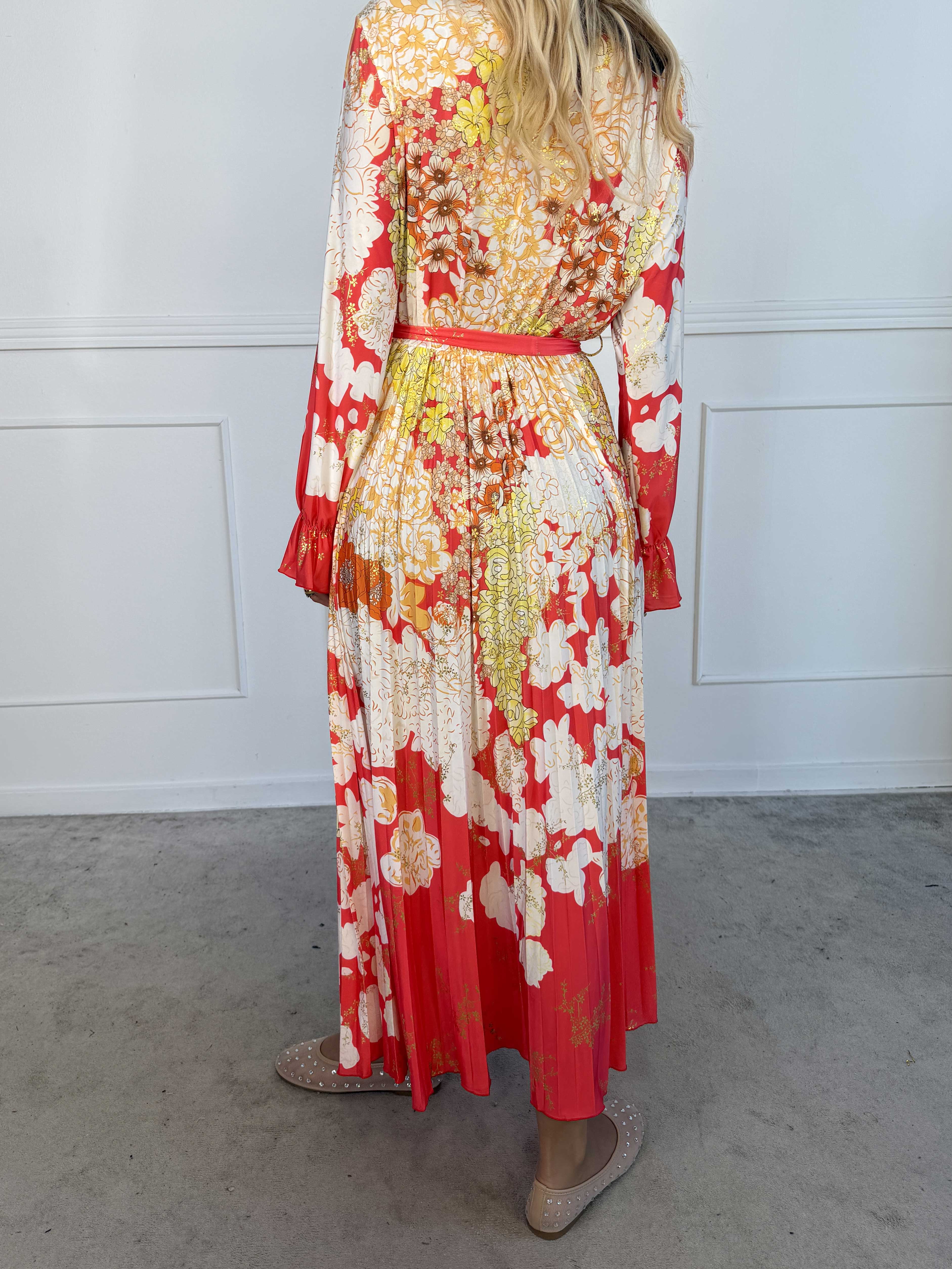 Silvija Flower - Lang elastisk mønstret kjole med plisseret skørt