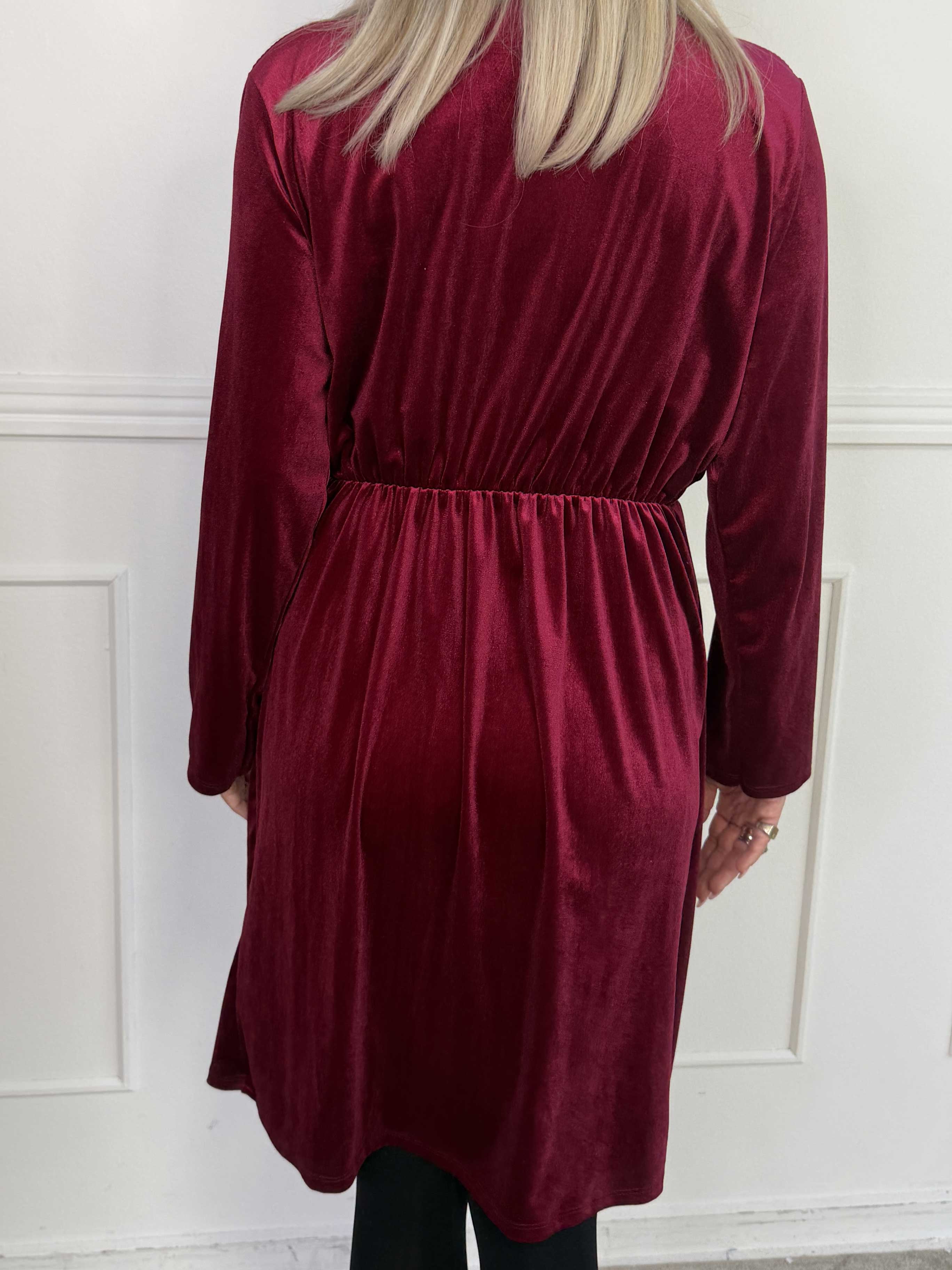 Sinda - Velourkjole med slå-om effekt og spænde