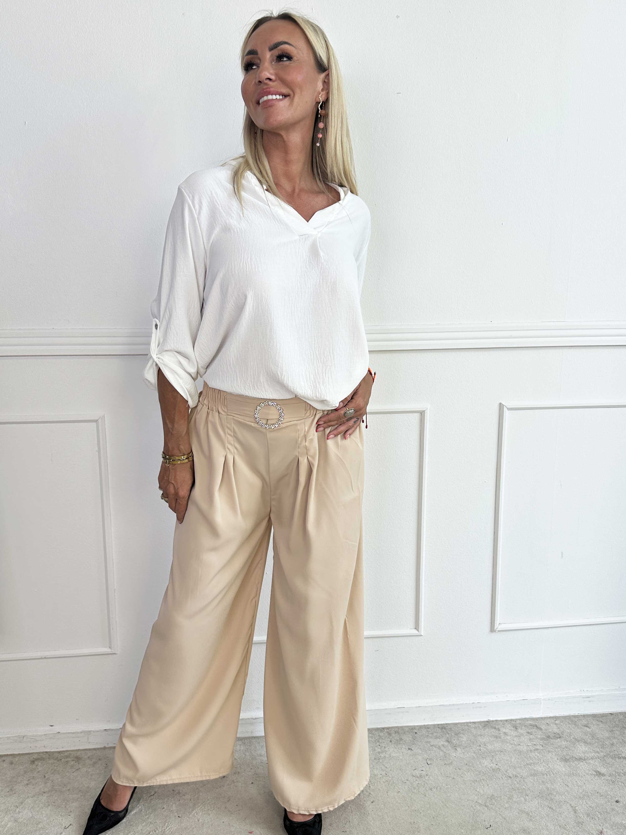 Sizune - Stilrena byxor med silverspänne i midjan