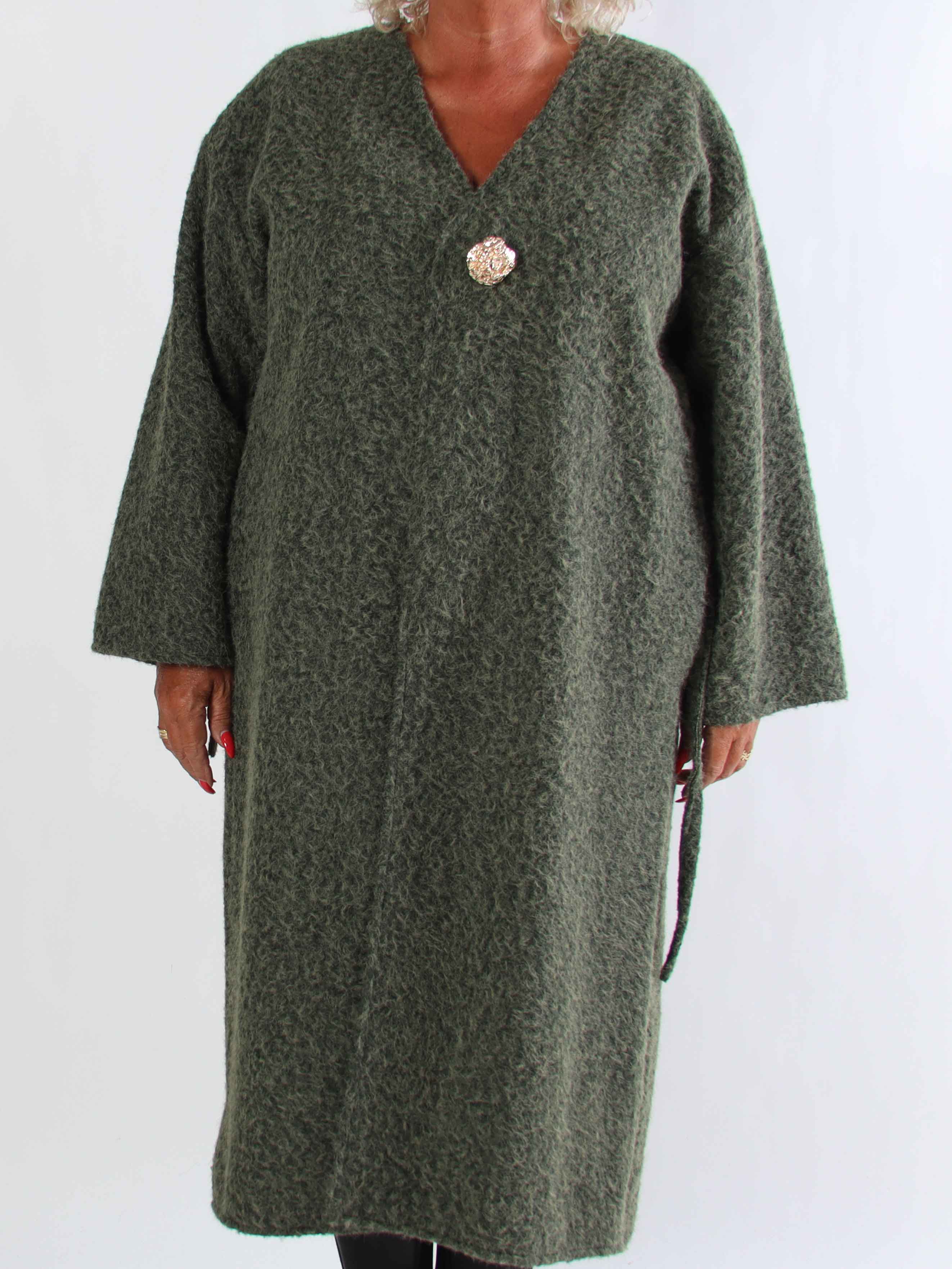 Solrun - Mjuk kappa med stor guldknapp och skärp