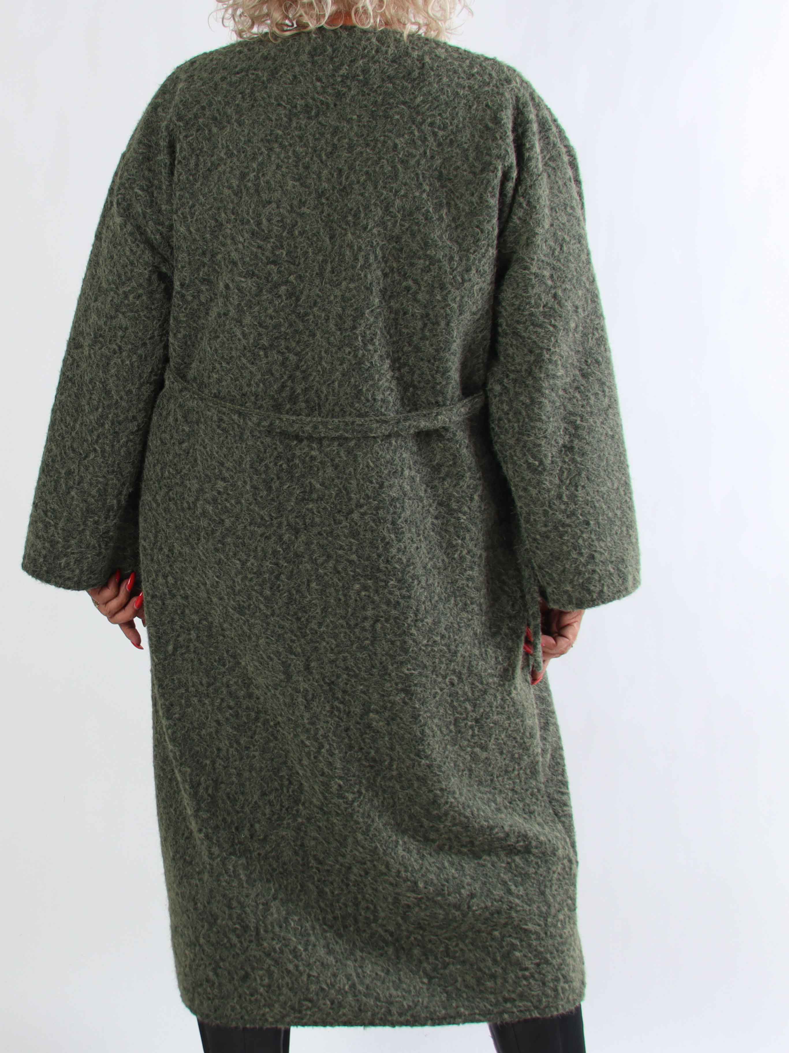 Solrun - Mjuk kappa med stor guldknapp och skärp