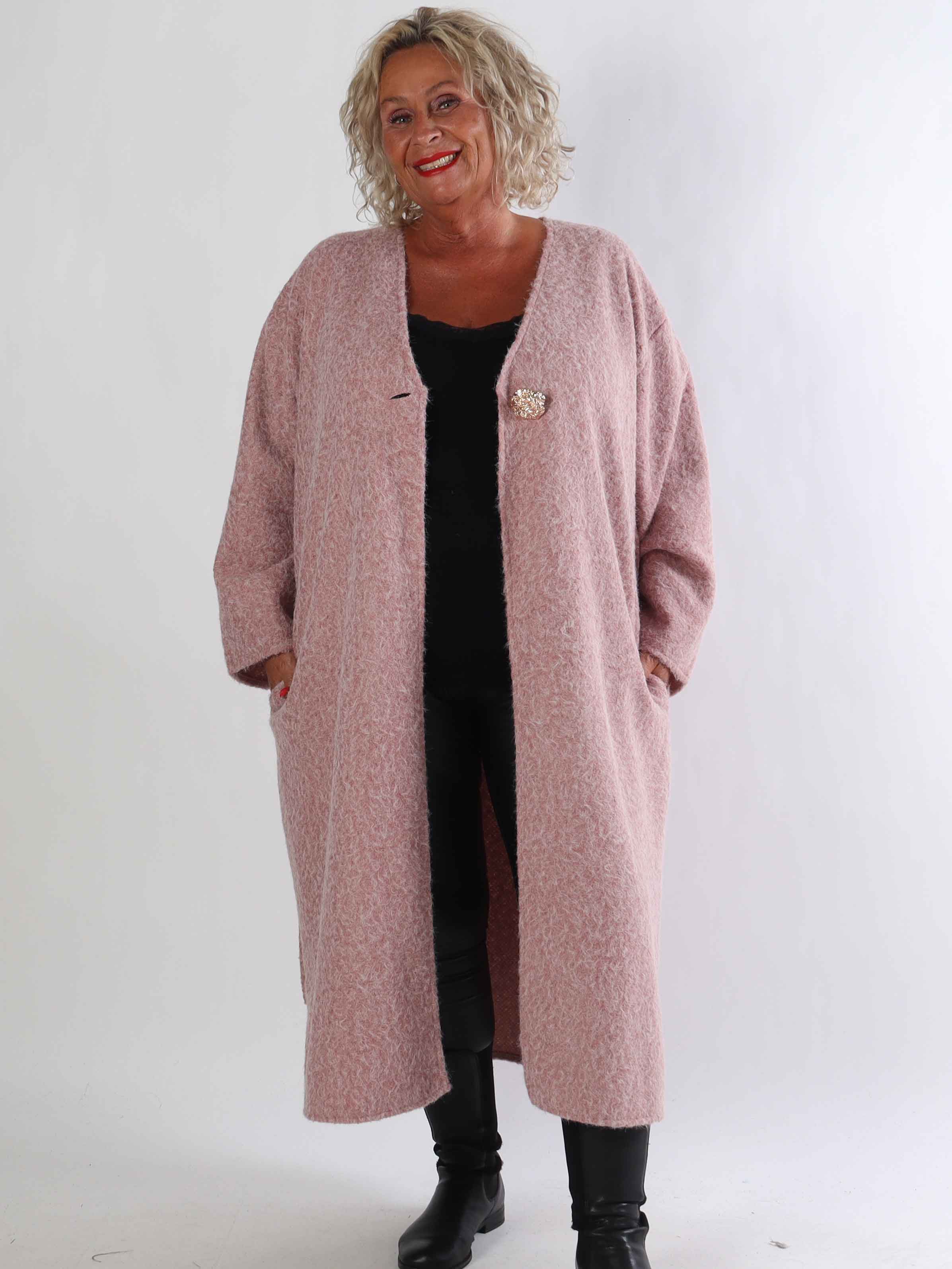 Solrun - Mjuk kappa med stor guldknapp och skärp