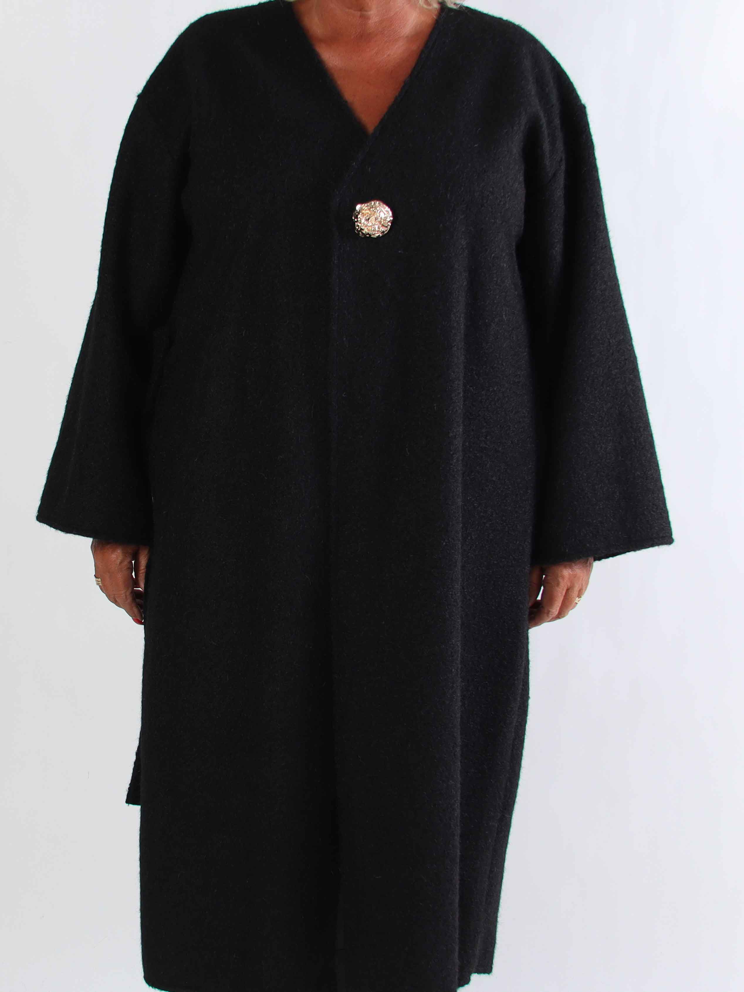 Solrun - Mjuk kappa med stor guldknapp och skärp