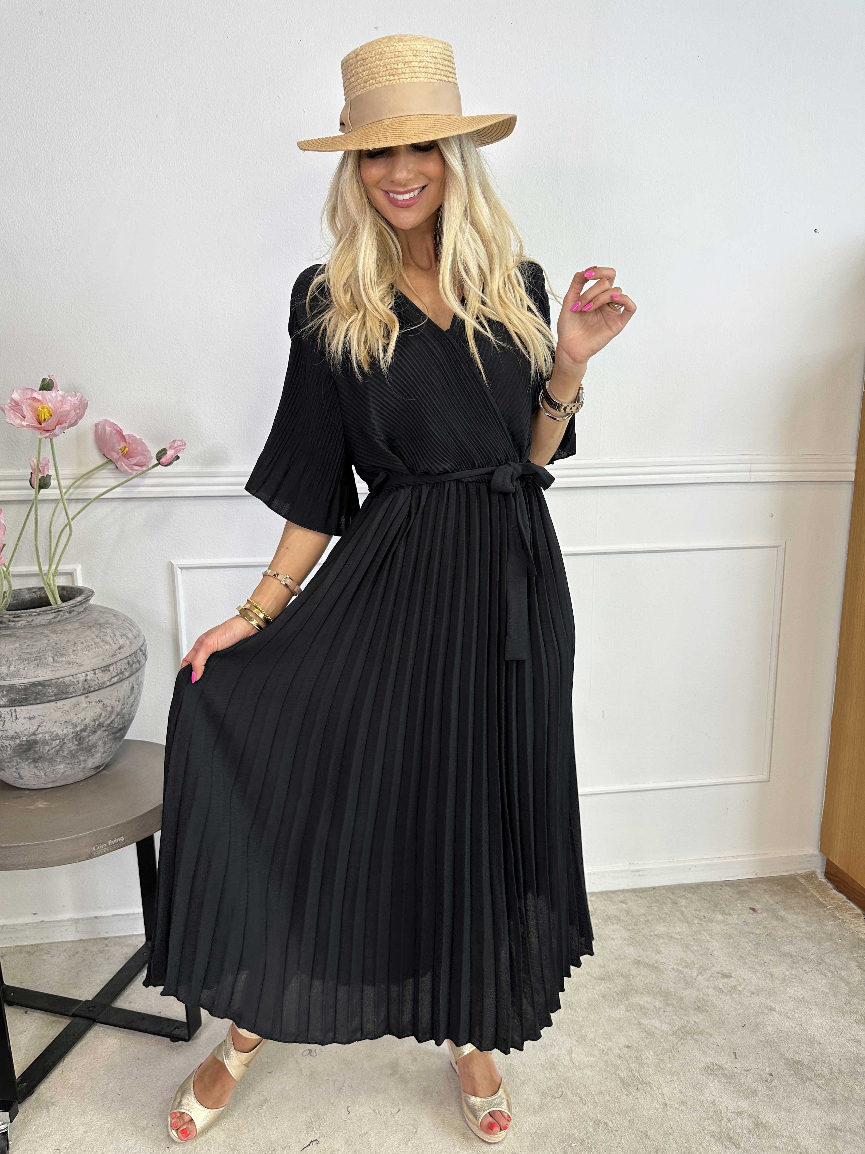 Solveig - Lång plisserad klänning i viskos med band i midjan