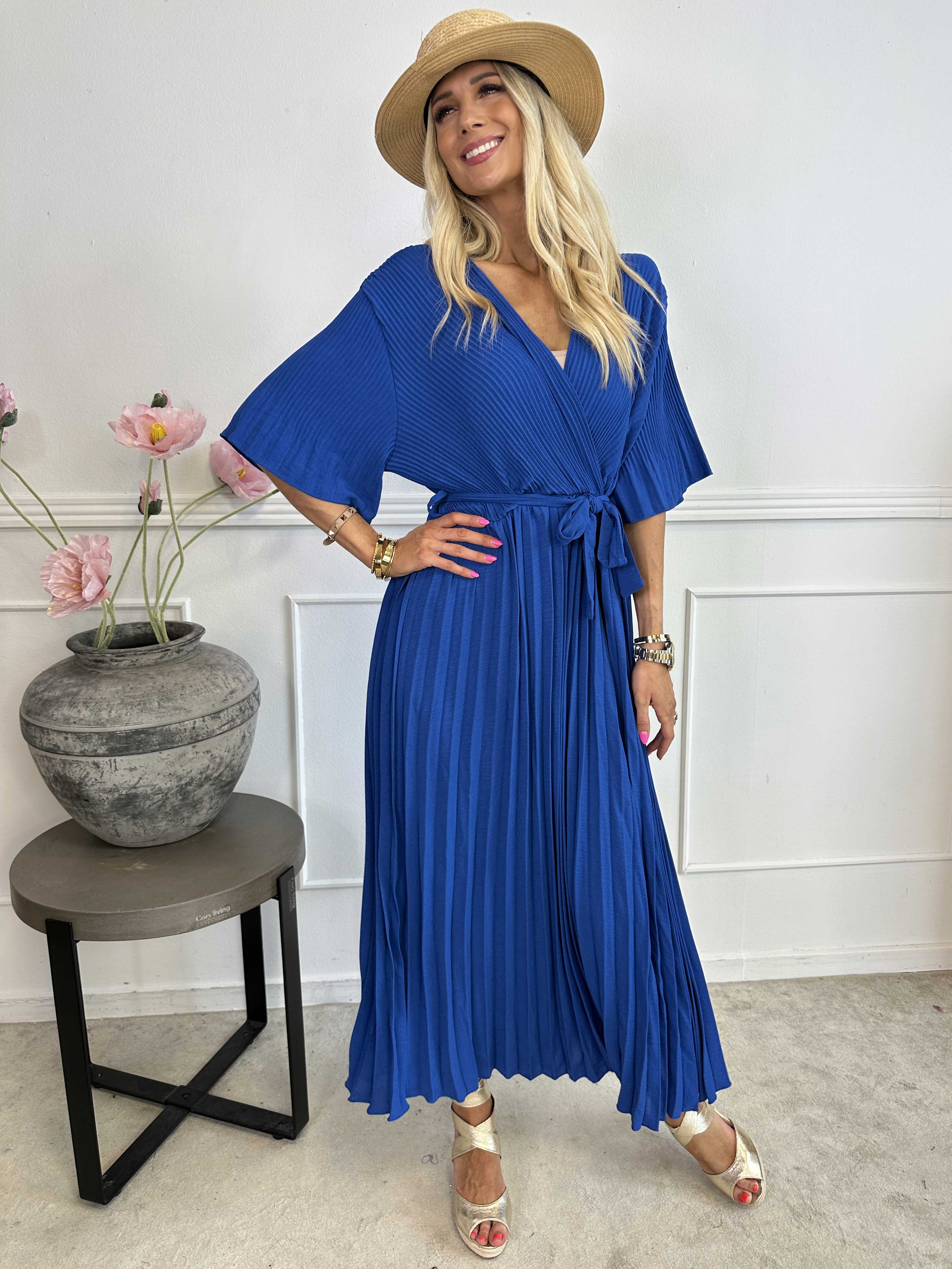 Solveig - Lång plisserad klänning i viskos med band i midjan