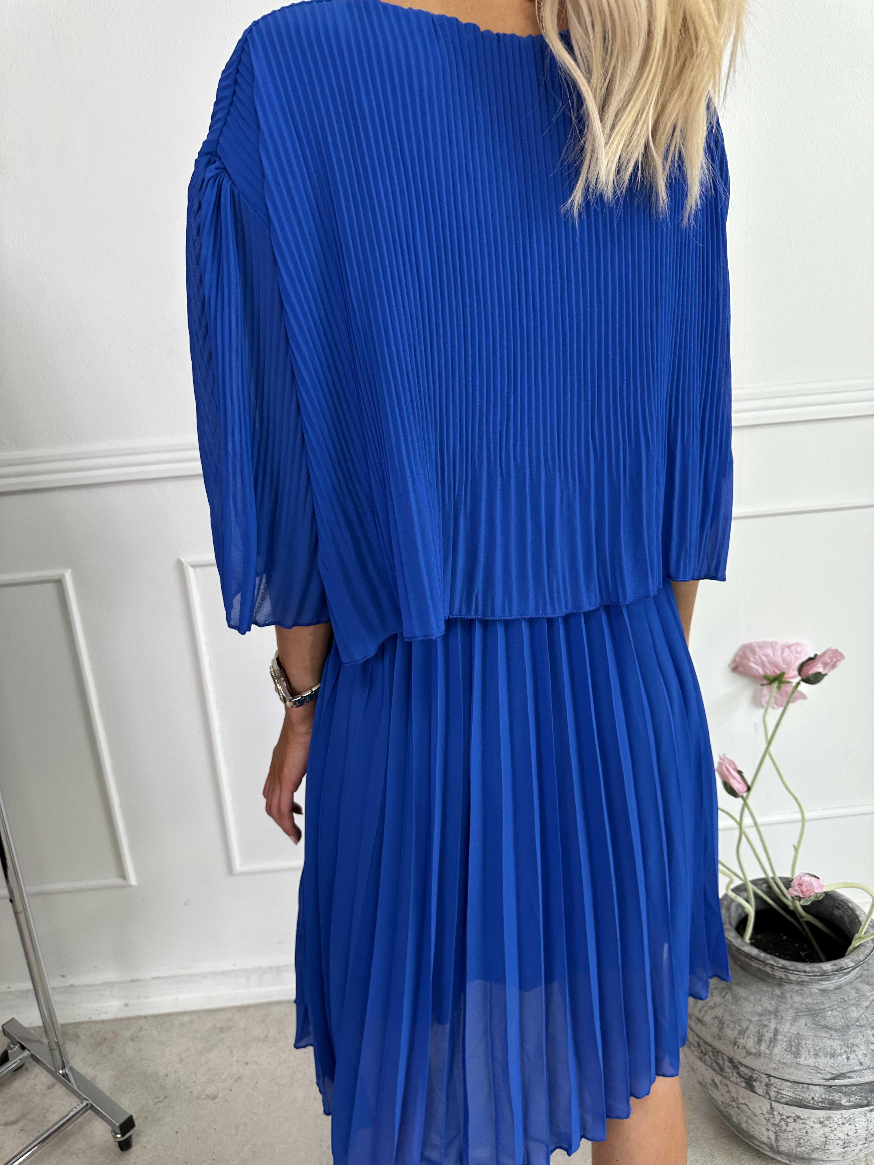 Kristina - Sød plisseret kjole med flæselag