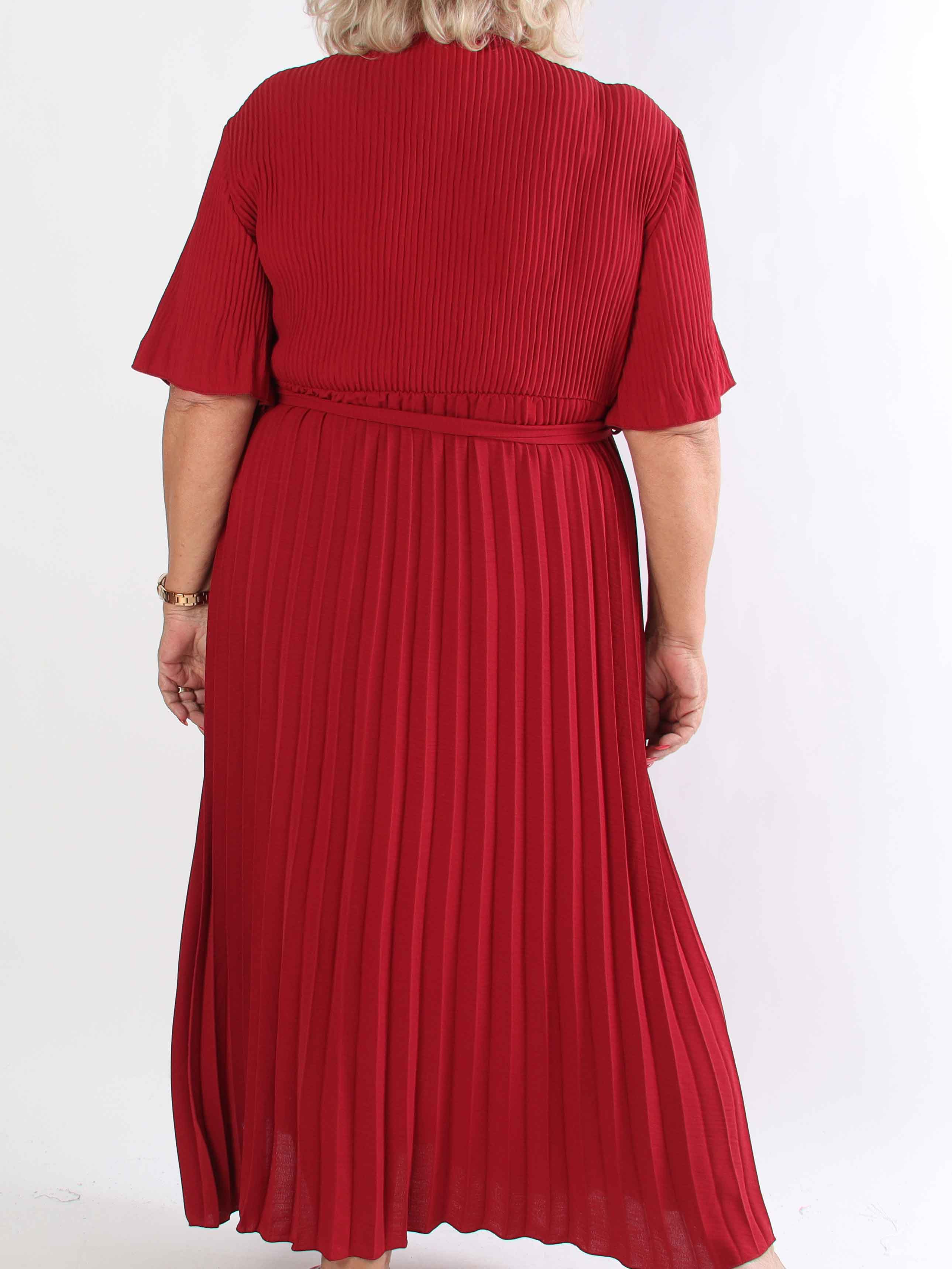 Solveig - Lång plisserad plus size klänning i viskos med band i midjan