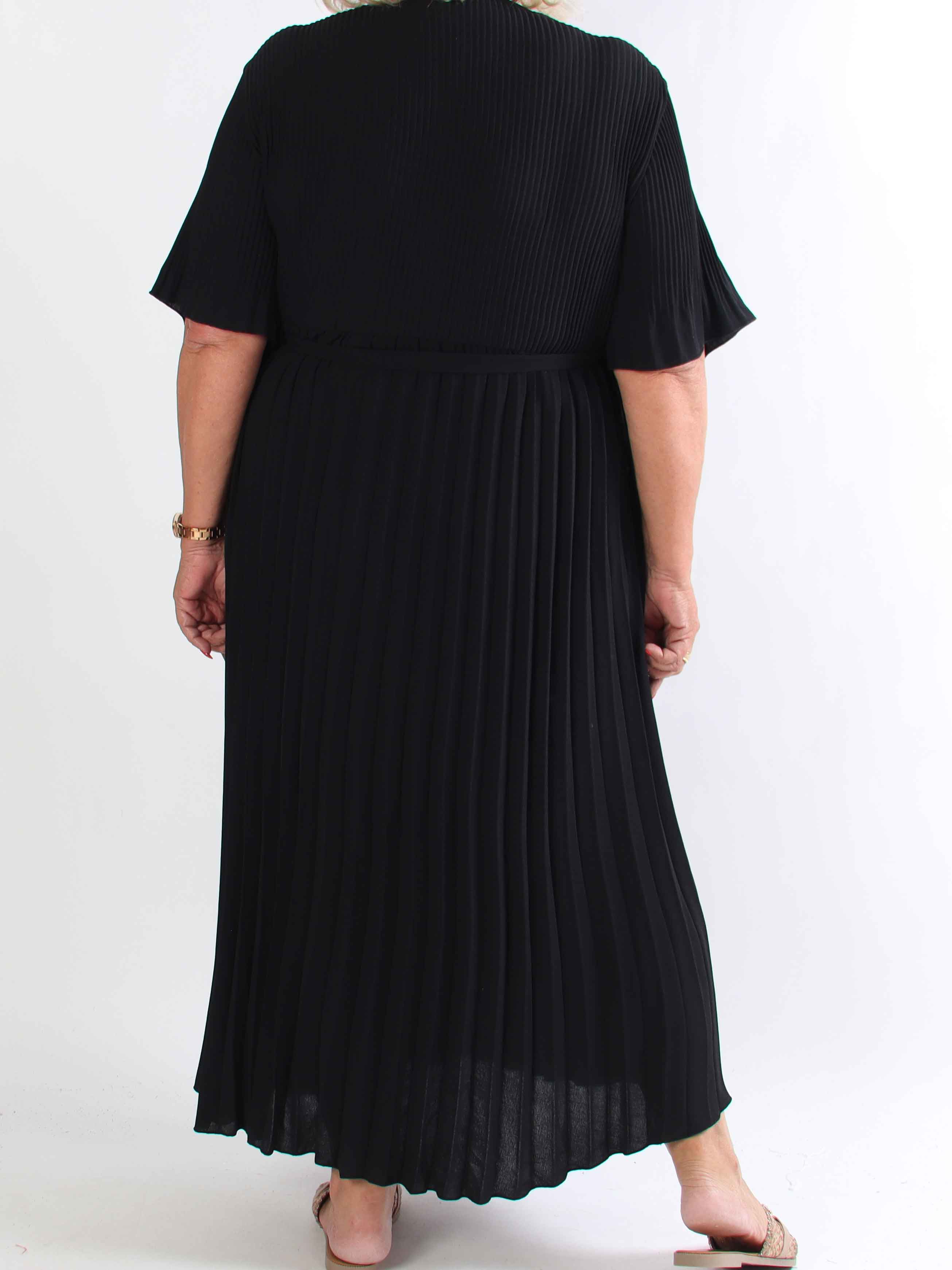 Solveig - Lång plisserad plus size klänning i viskos med band i midjan