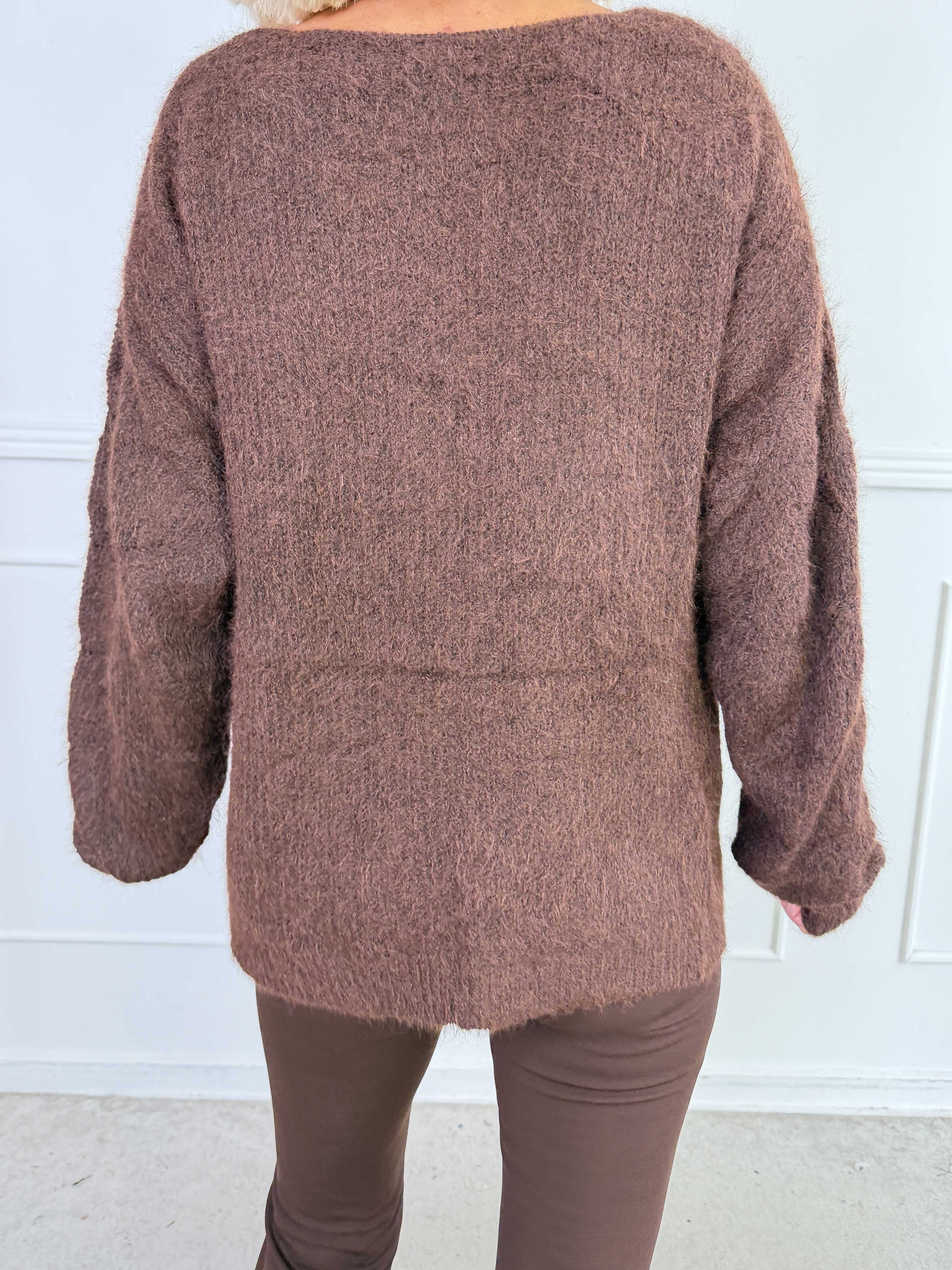 Sora - Blød og fluffy strikcardigan med fint hulmønster og knaplukning