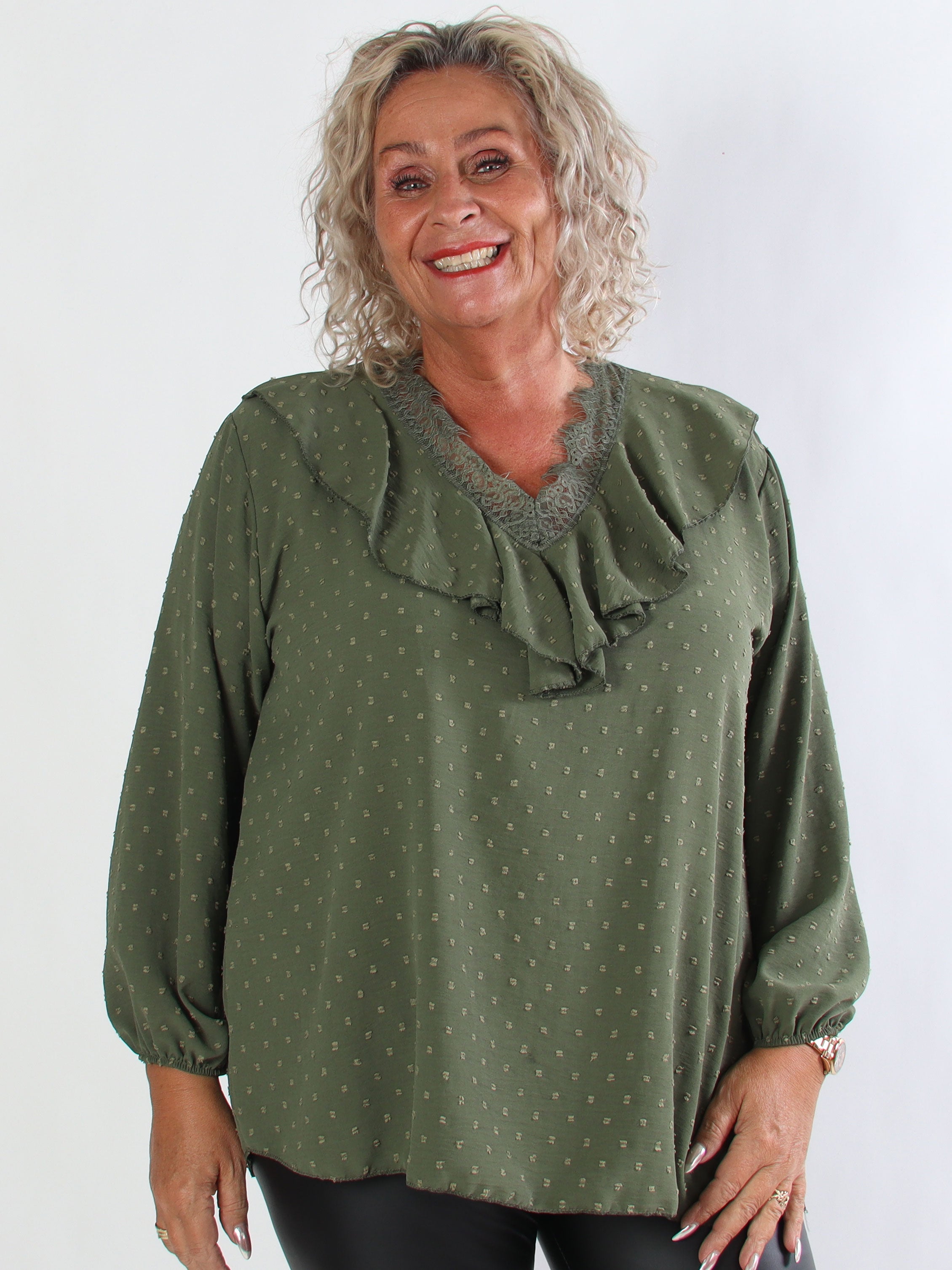 Sozan - Söt tunika med volanger och spetskant i ringningen