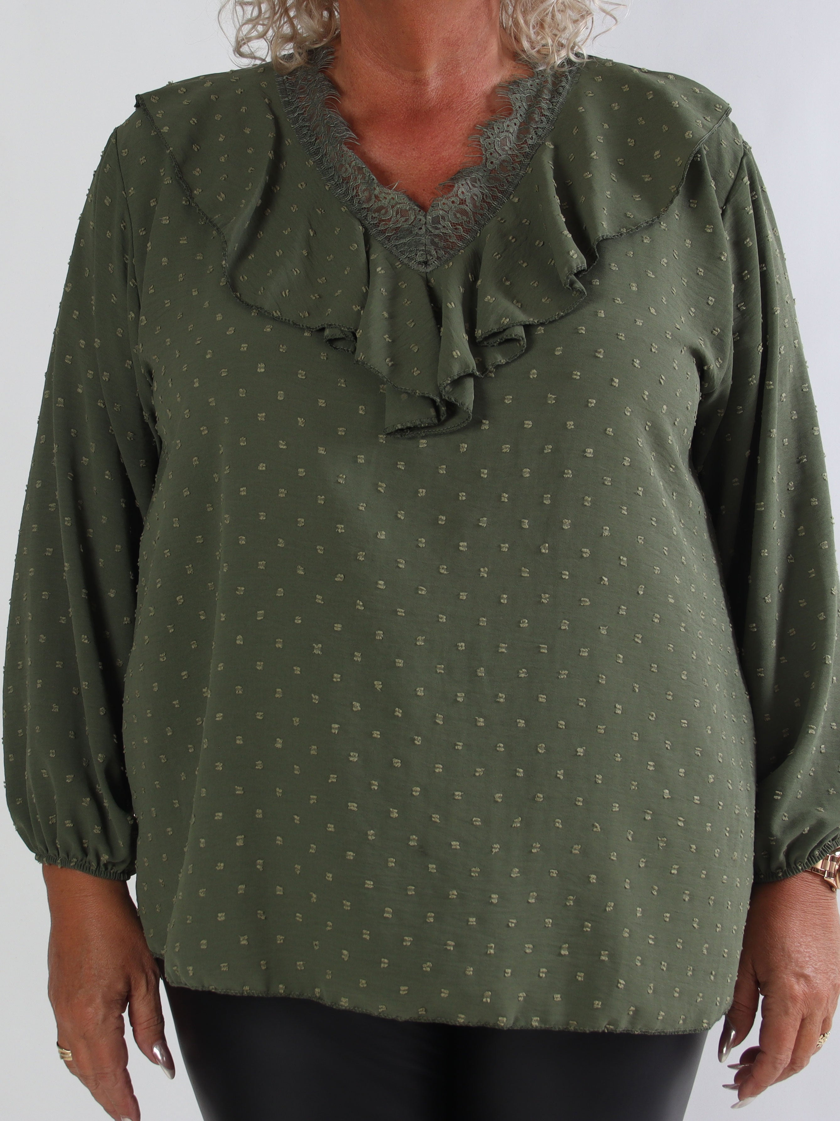 Sozan - Söt tunika med volanger och spetskant i ringningen