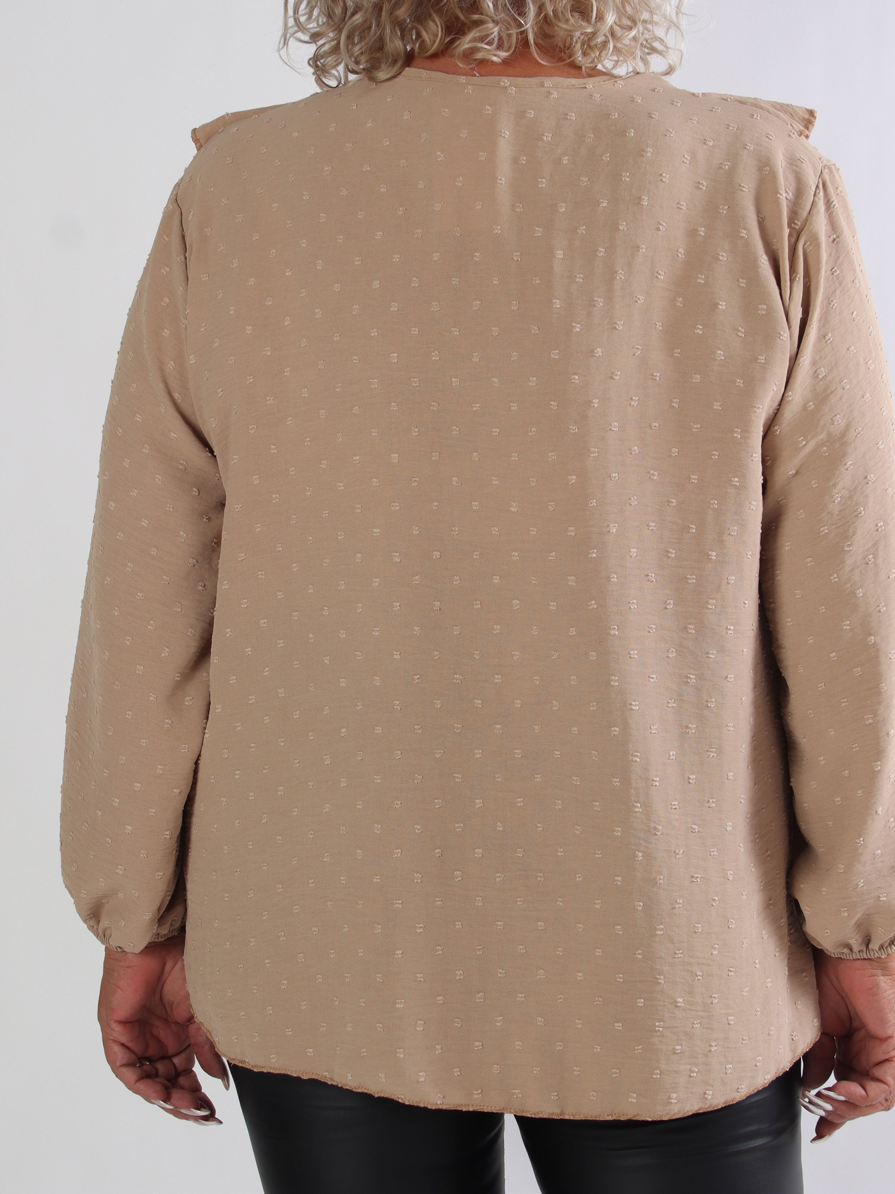 Sozan - Söt tunika med volanger och spetskant i ringningen