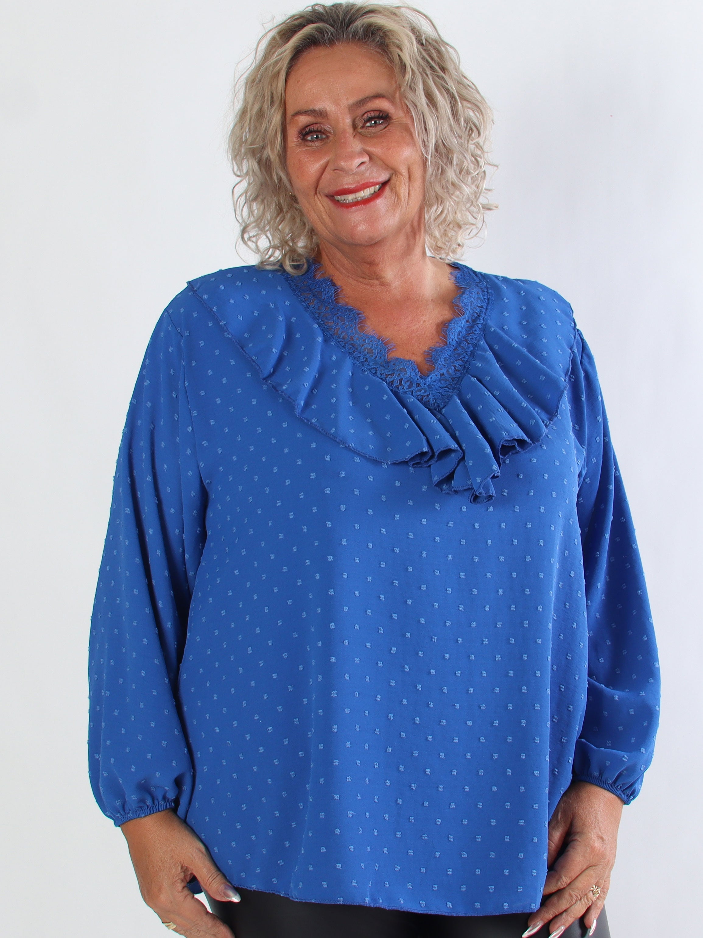 Sozan - Söt tunika med volanger och spetskant i ringningen