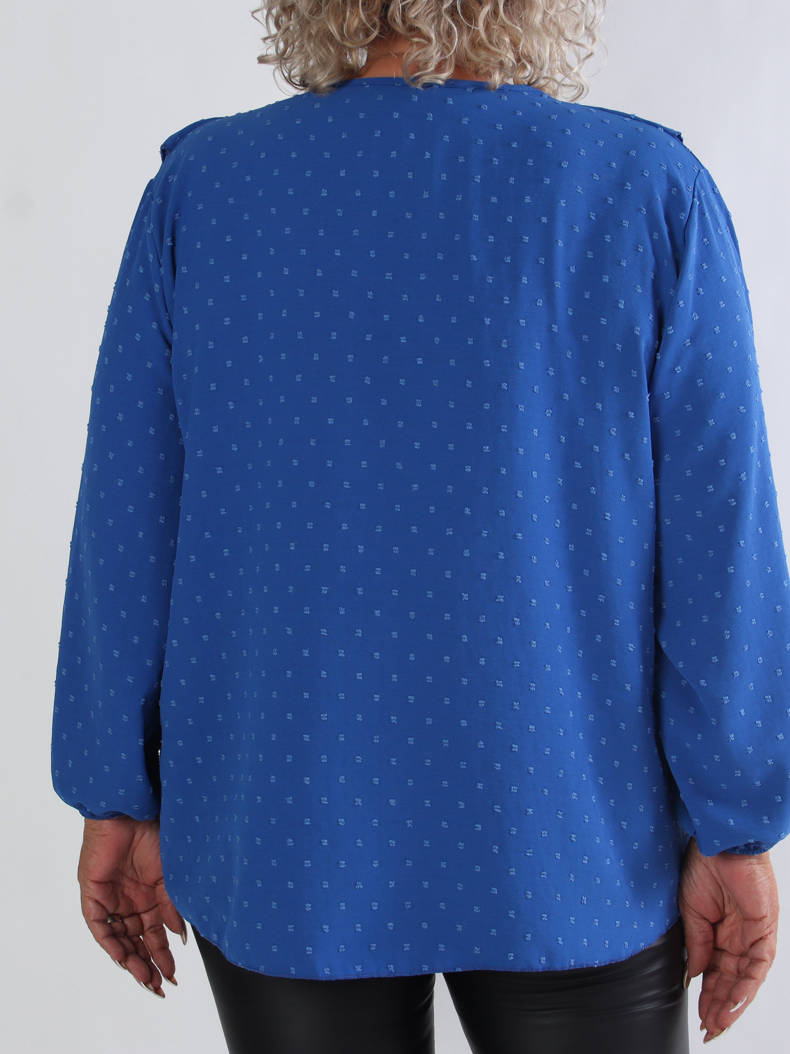 Sozan - Söt tunika med volanger och spetskant i ringningen