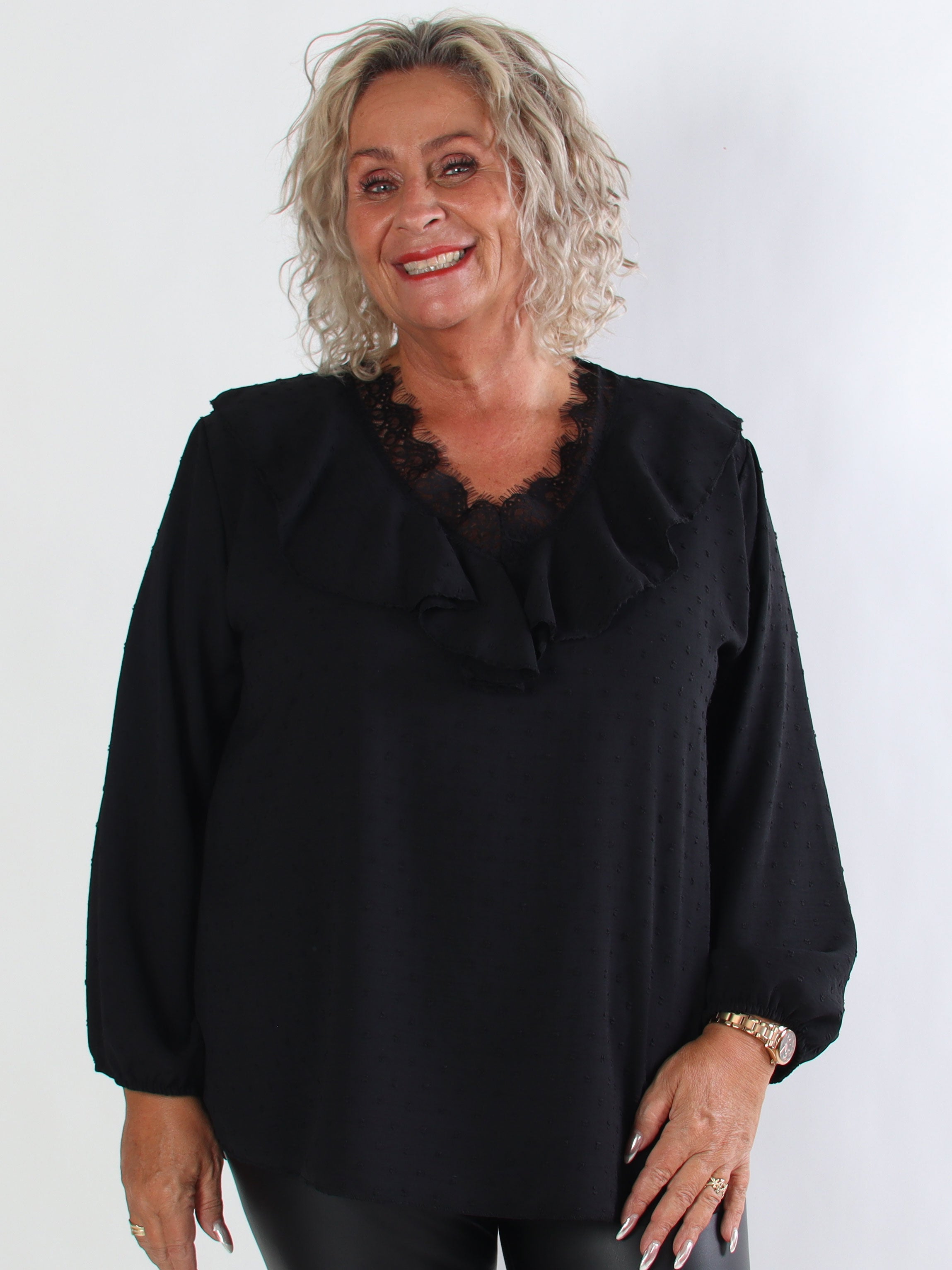 Sozan - Söt tunika med volanger och spetskant i ringningen