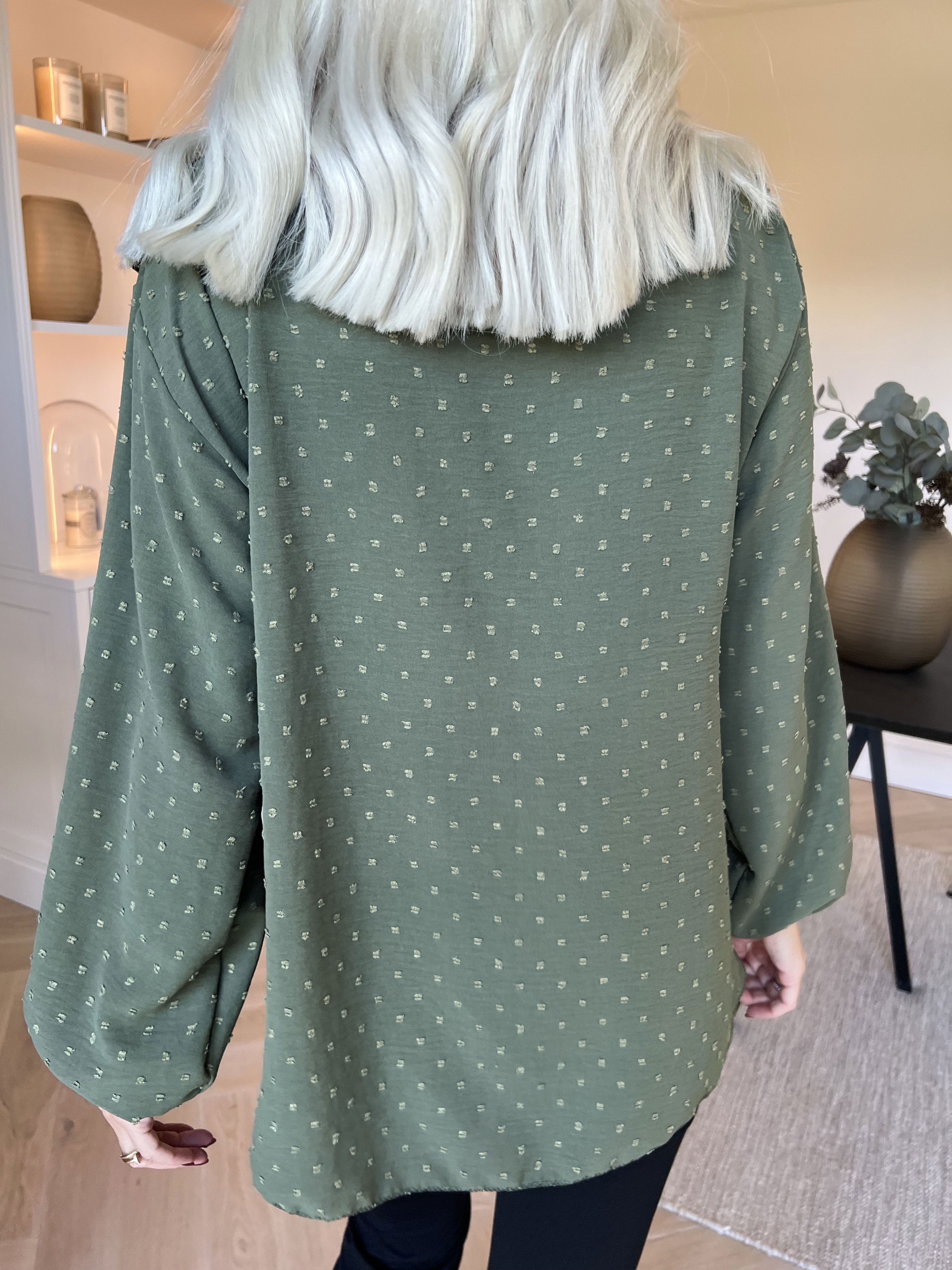 Sozan - Söt tunika med volanger och spetskant i ringningen