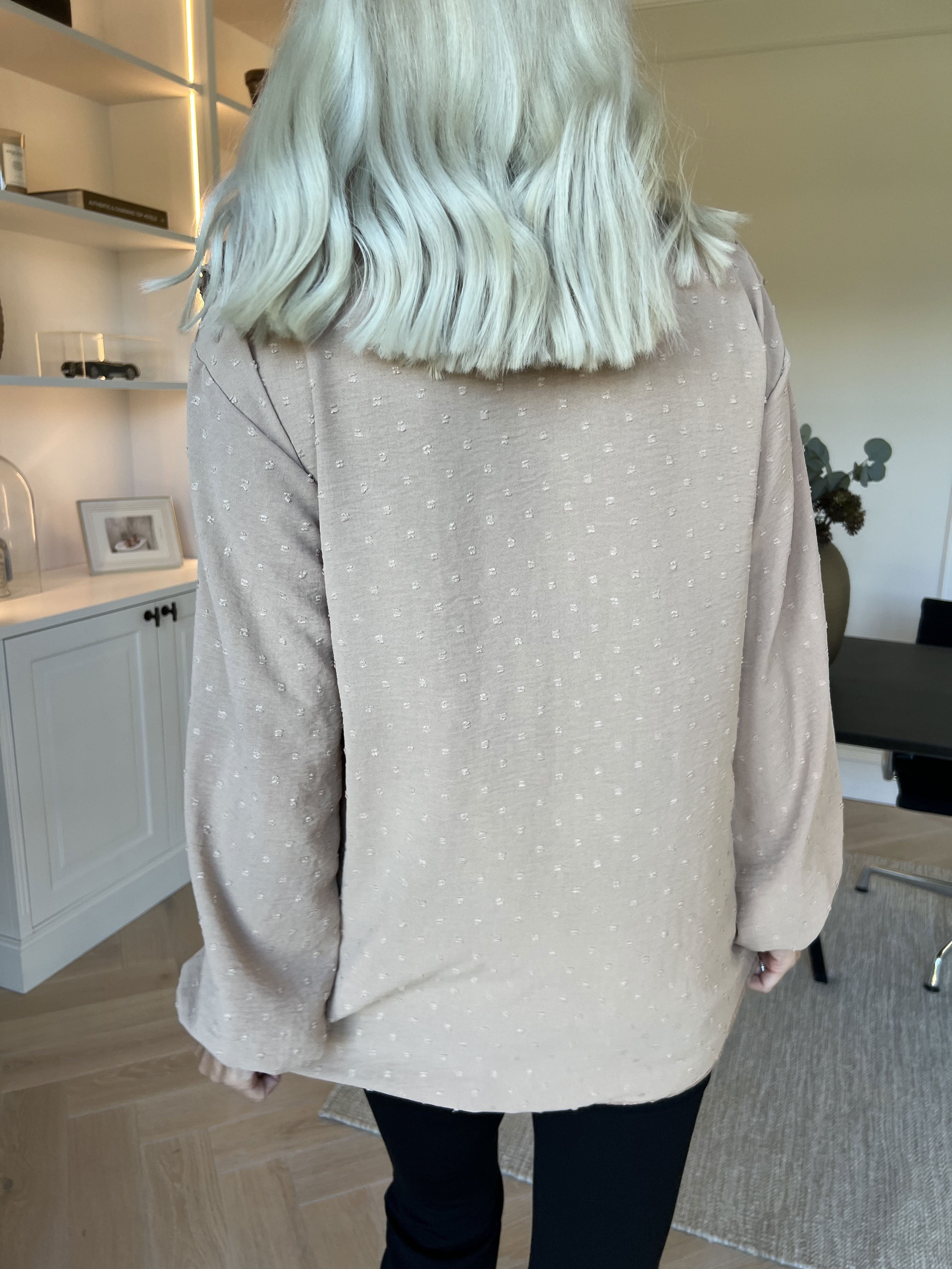 Sozan - Söt tunika med volanger och spetskant i ringningen