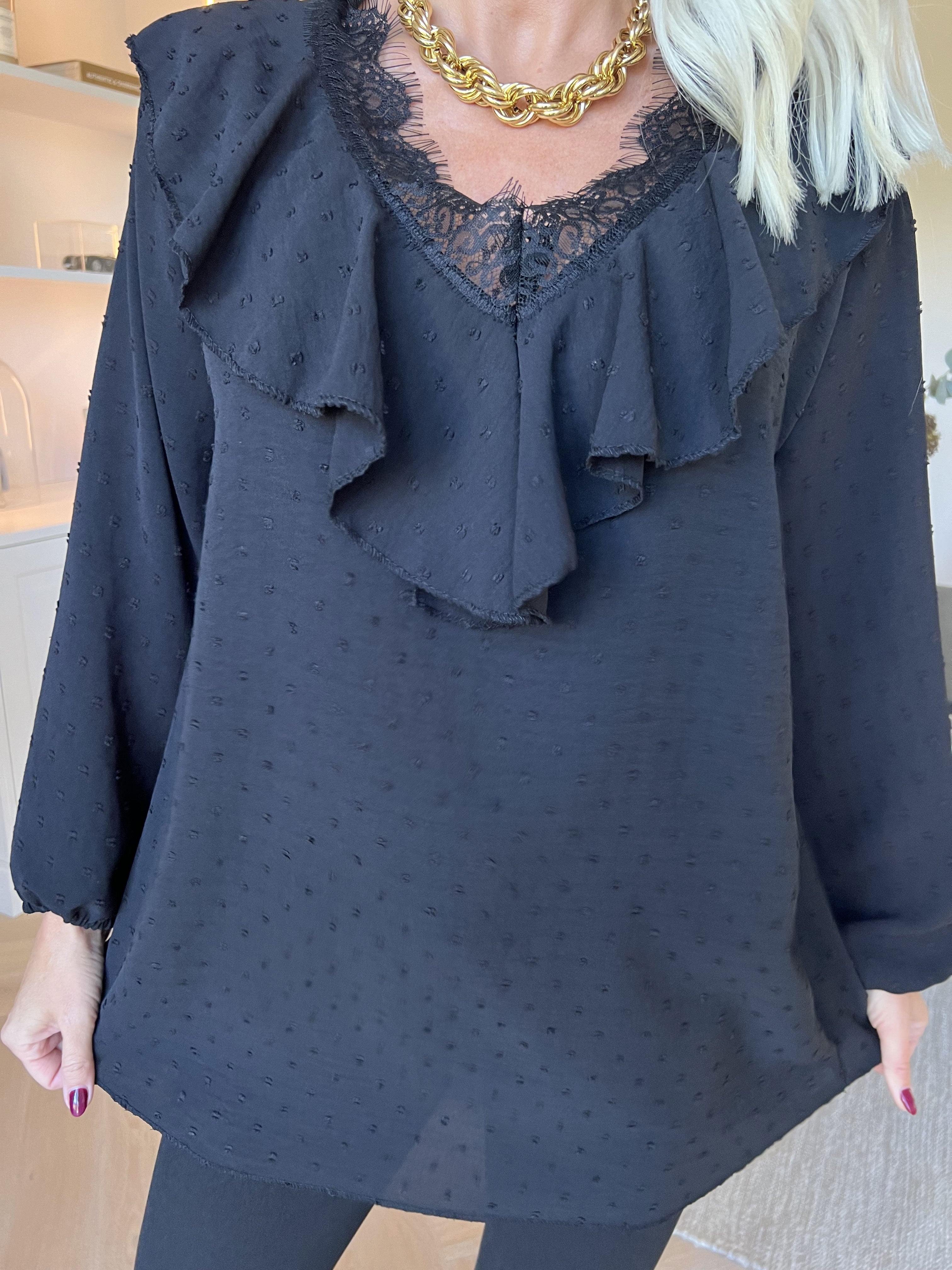 Sozan - Söt tunika med volanger och spetskant i ringningen