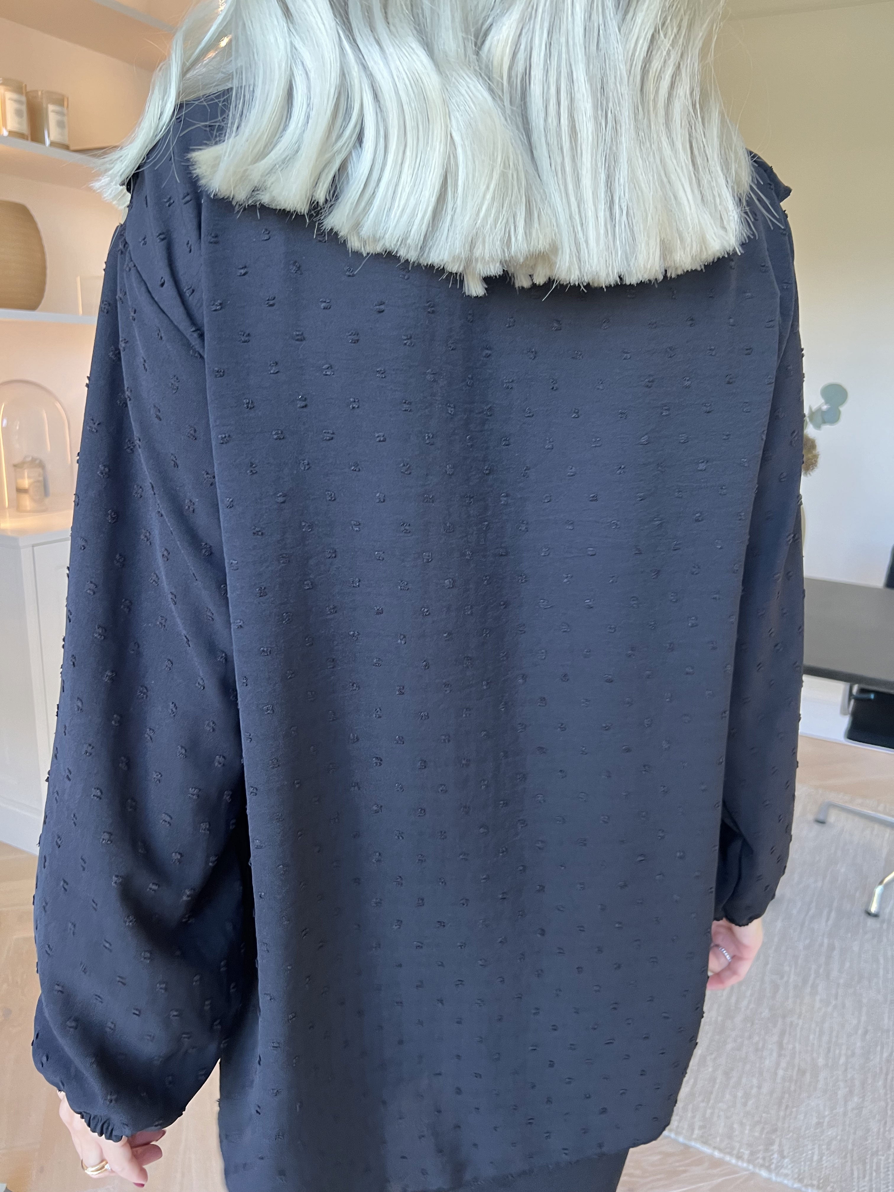 Sozan - Söt tunika med volanger och spetskant i ringningen