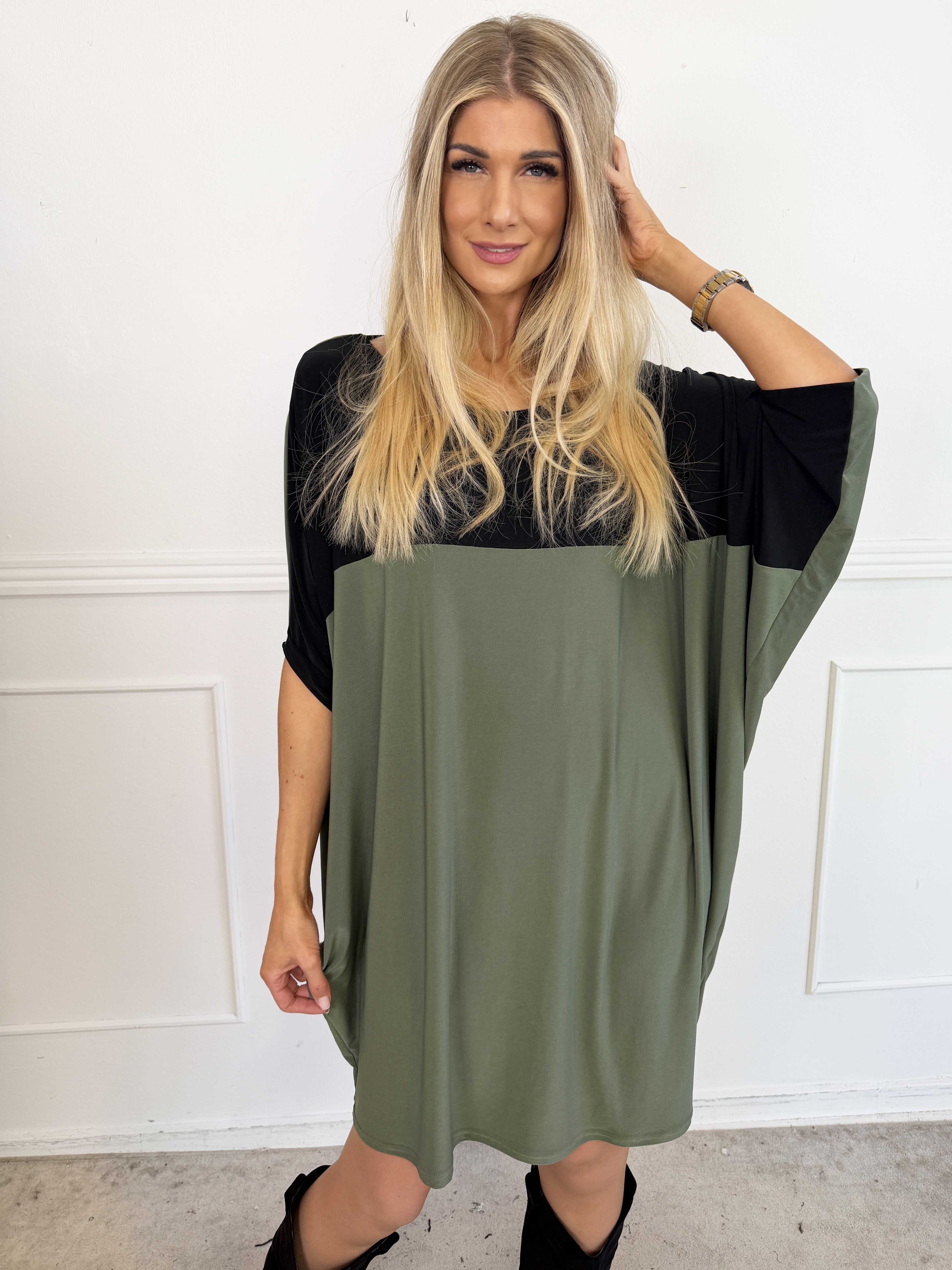 Spencer - Tvåfärgad stretchig tunikaklänning med fladdermusärmar