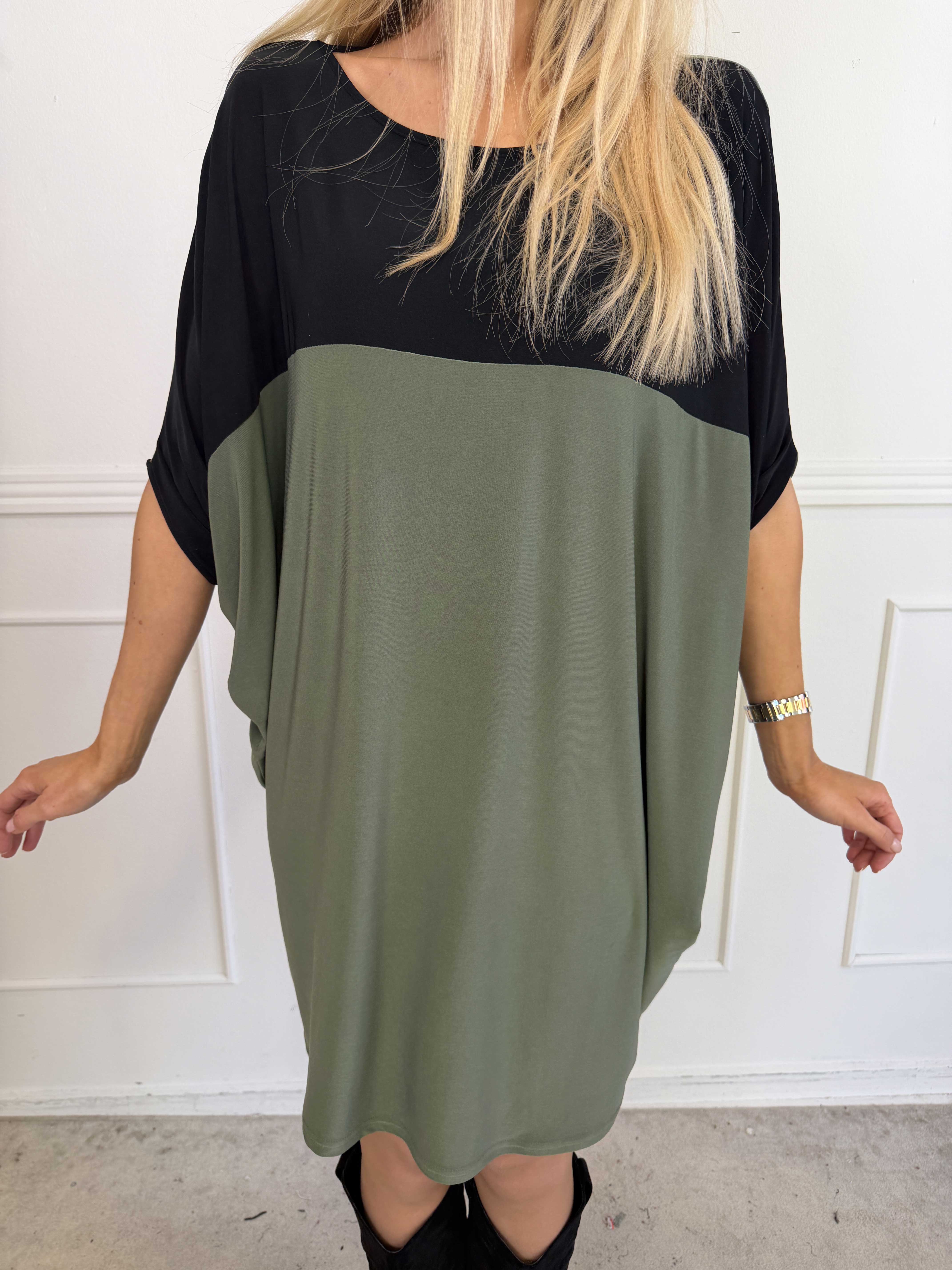 Spencer - Tvåfärgad stretchig tunikaklänning med fladdermusärmar