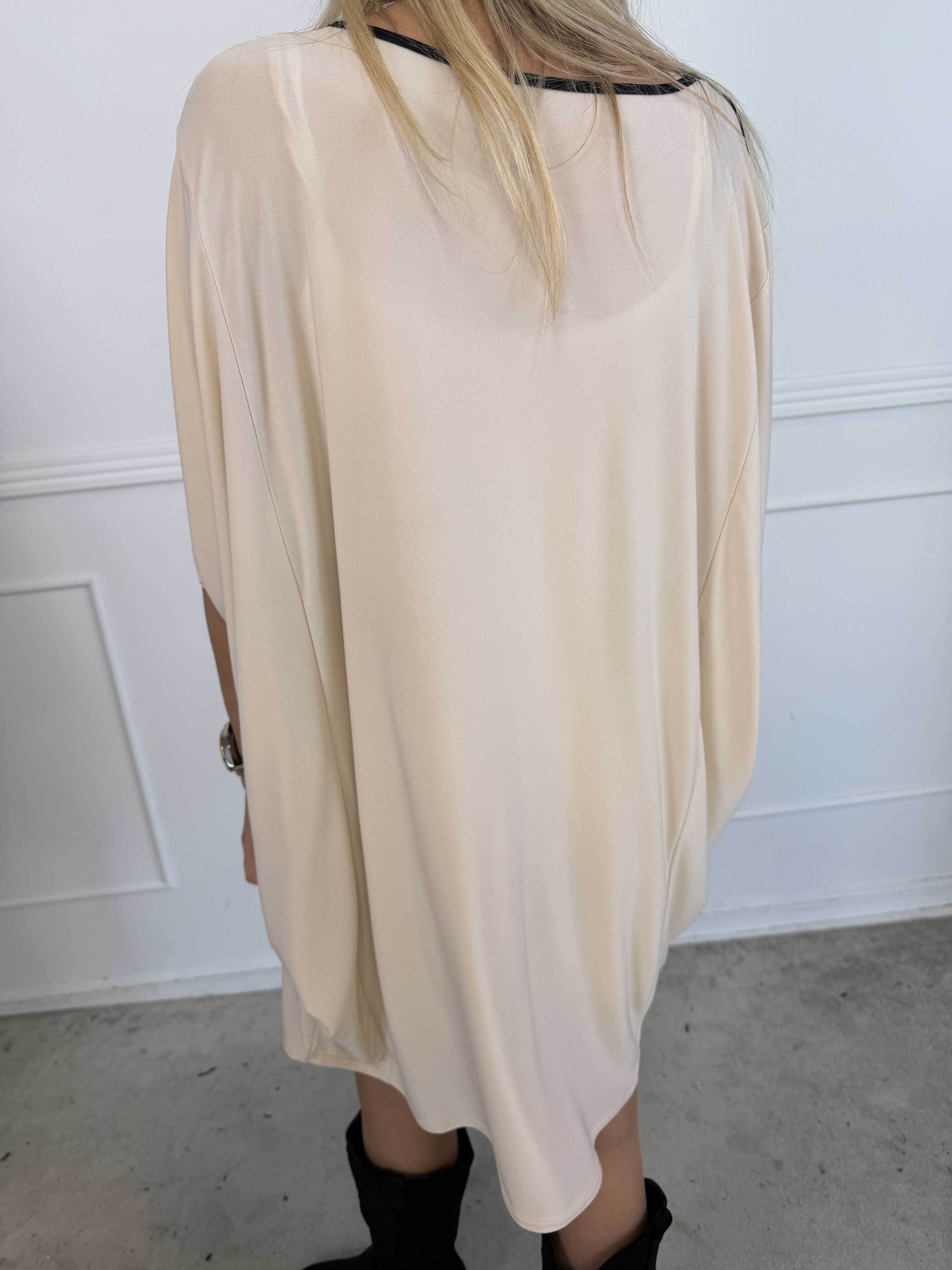 Spencer - Tvåfärgad stretchig tunikaklänning med fladdermusärmar