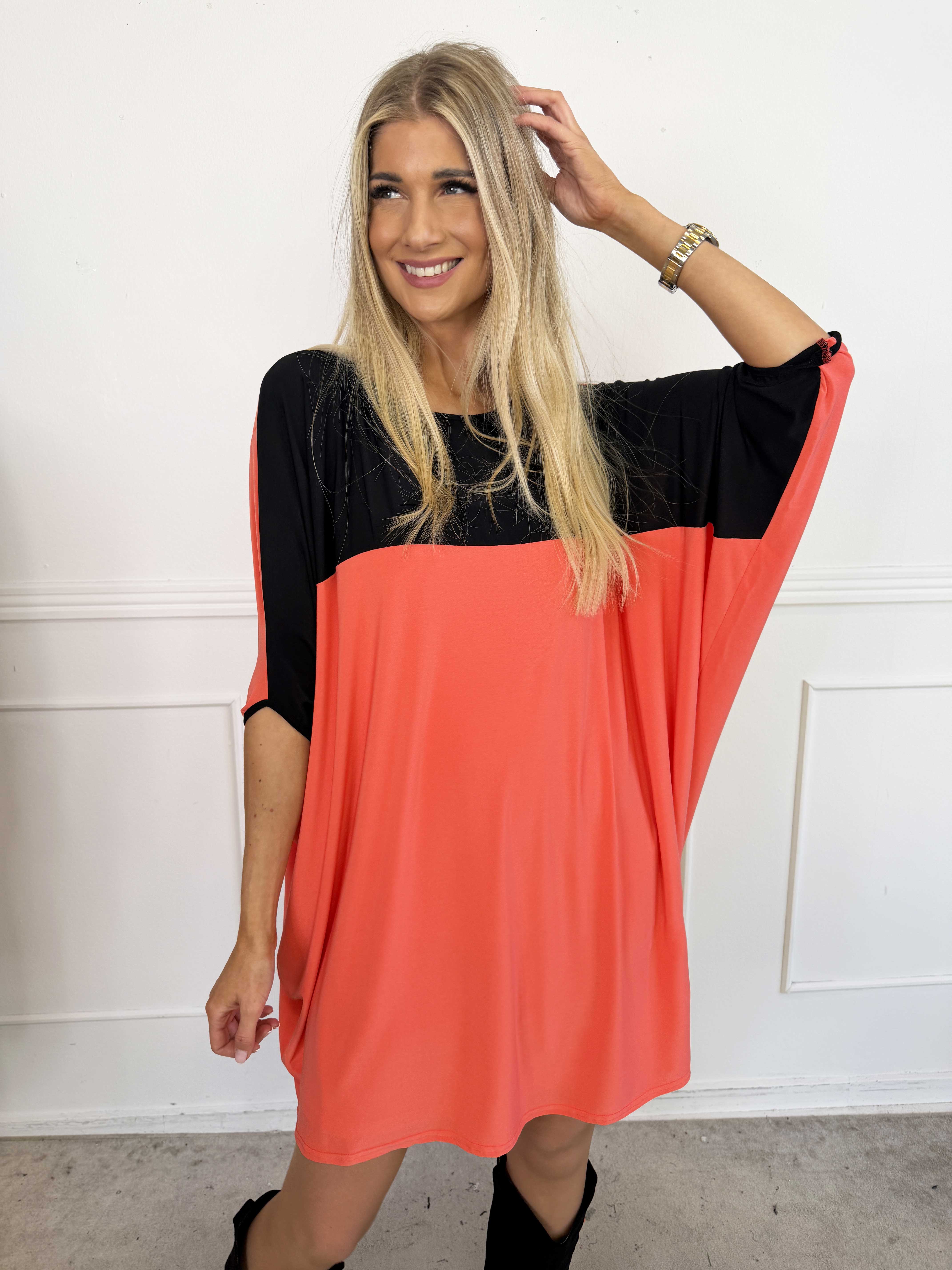 Spencer - Tvåfärgad stretchig tunikaklänning med fladdermusärmar