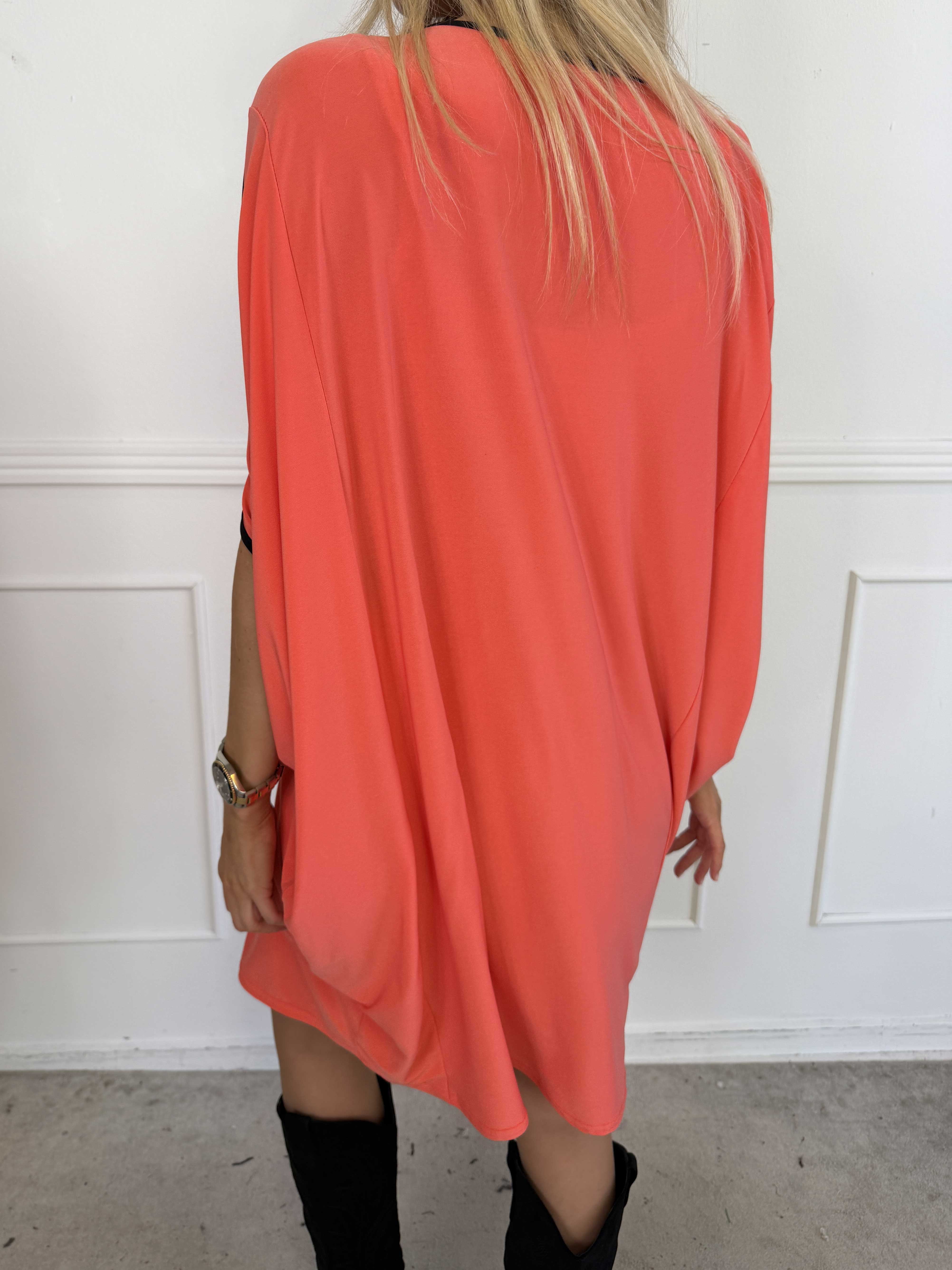 Spencer - Tvåfärgad stretchig tunikaklänning med fladdermusärmar