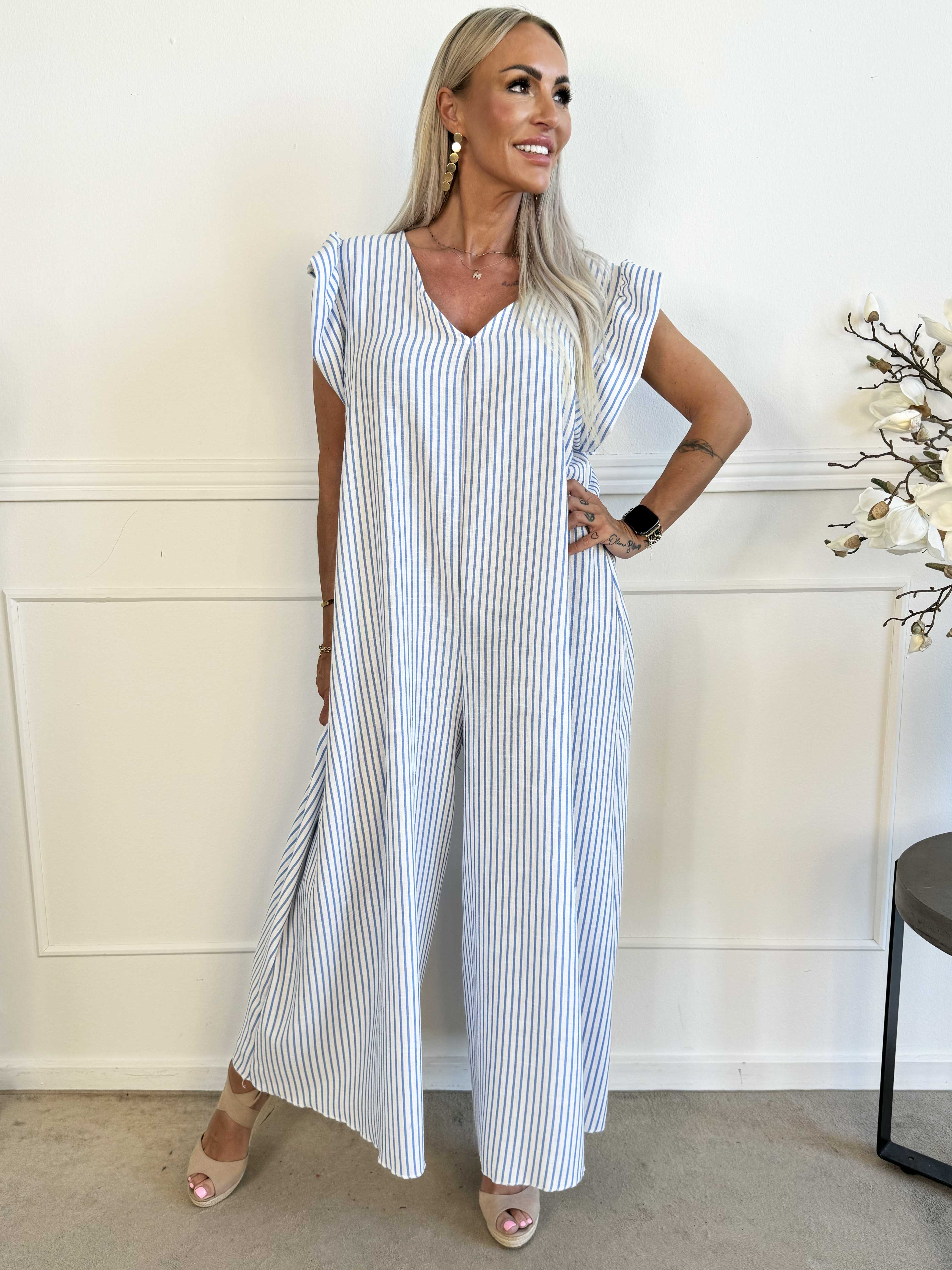 Steffy - Söt randig jumpsuit med volangärmar