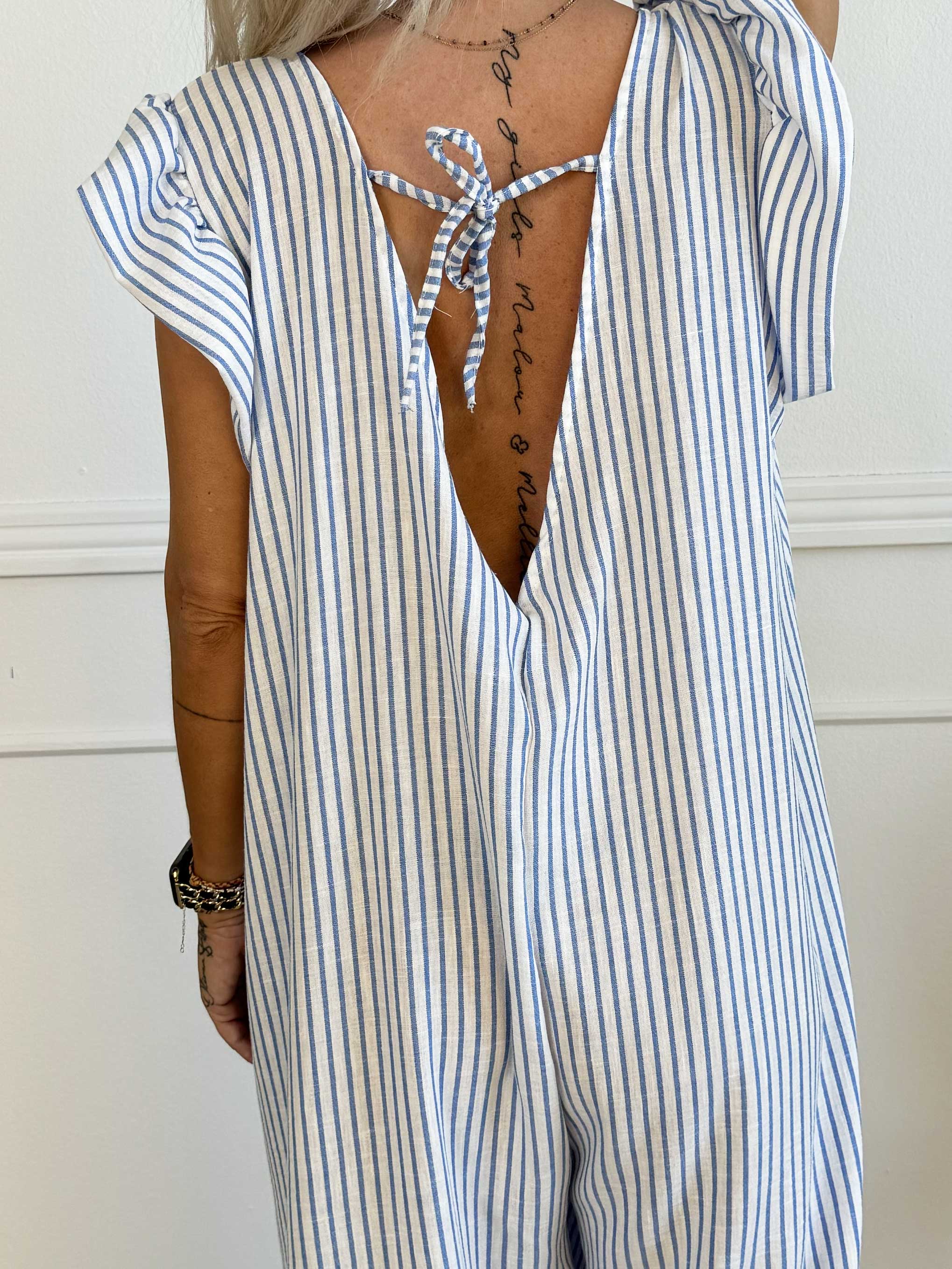 Steffy - Söt randig jumpsuit med volangärmar