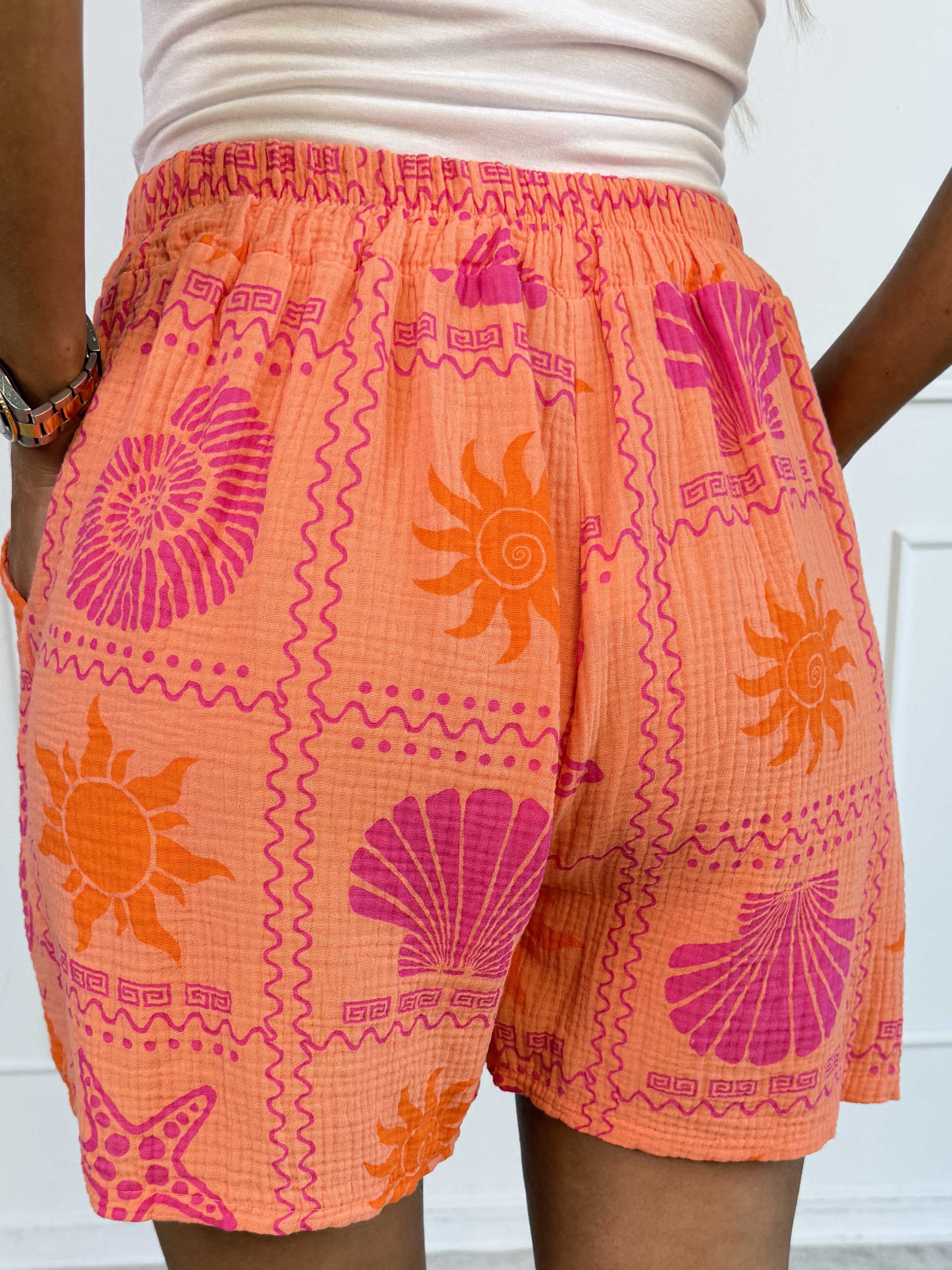 Stevie Summer - Bløde shorts i bomulds musselin-stof med sommermotiver