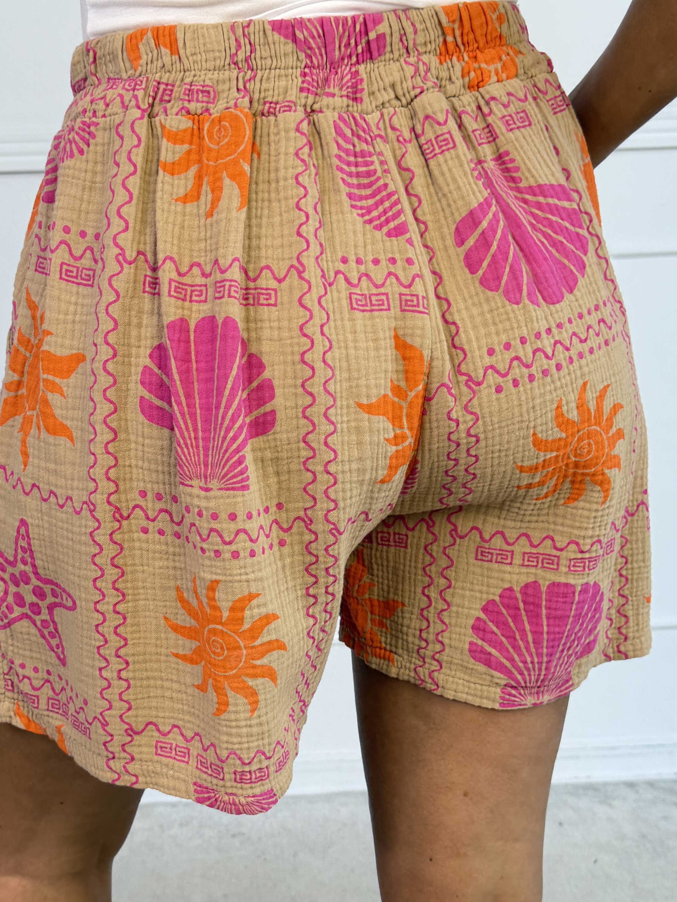 Stevie Summer - Bløde shorts i bomulds musselin-stof med sommermotiver