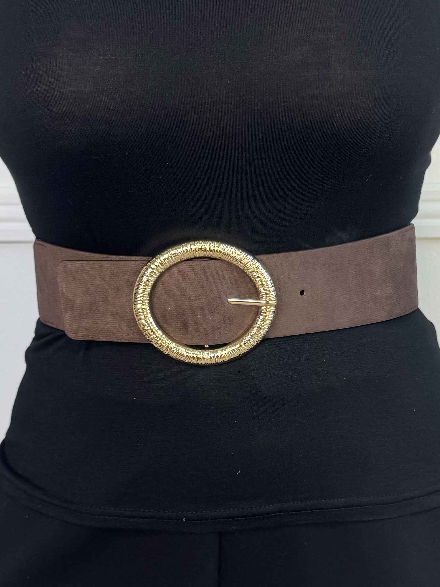 Sybille - Taljebælte i ruskindslook med stort guld spænde