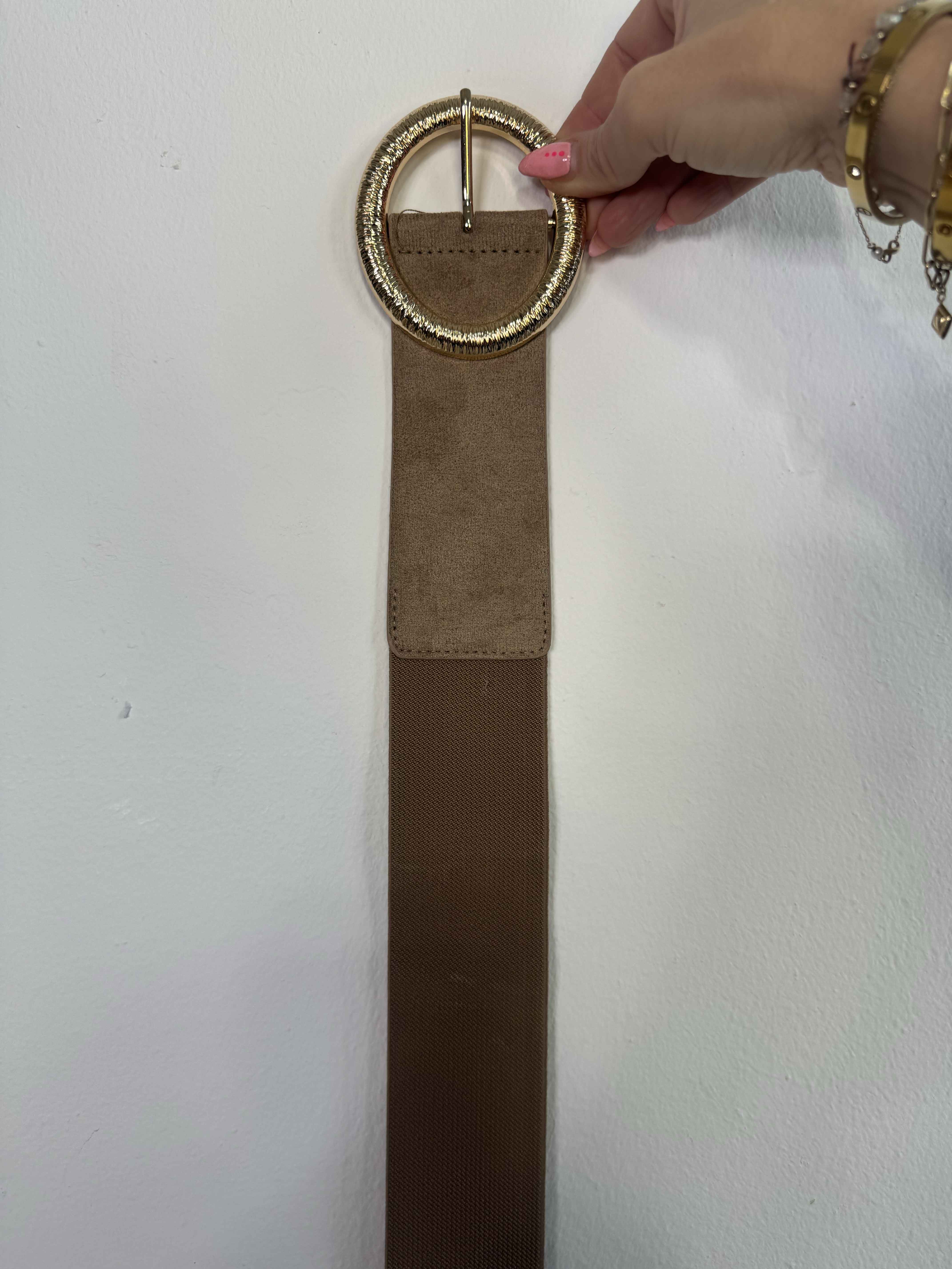 Sybille - Taljebælte i ruskindslook med stort guld spænde