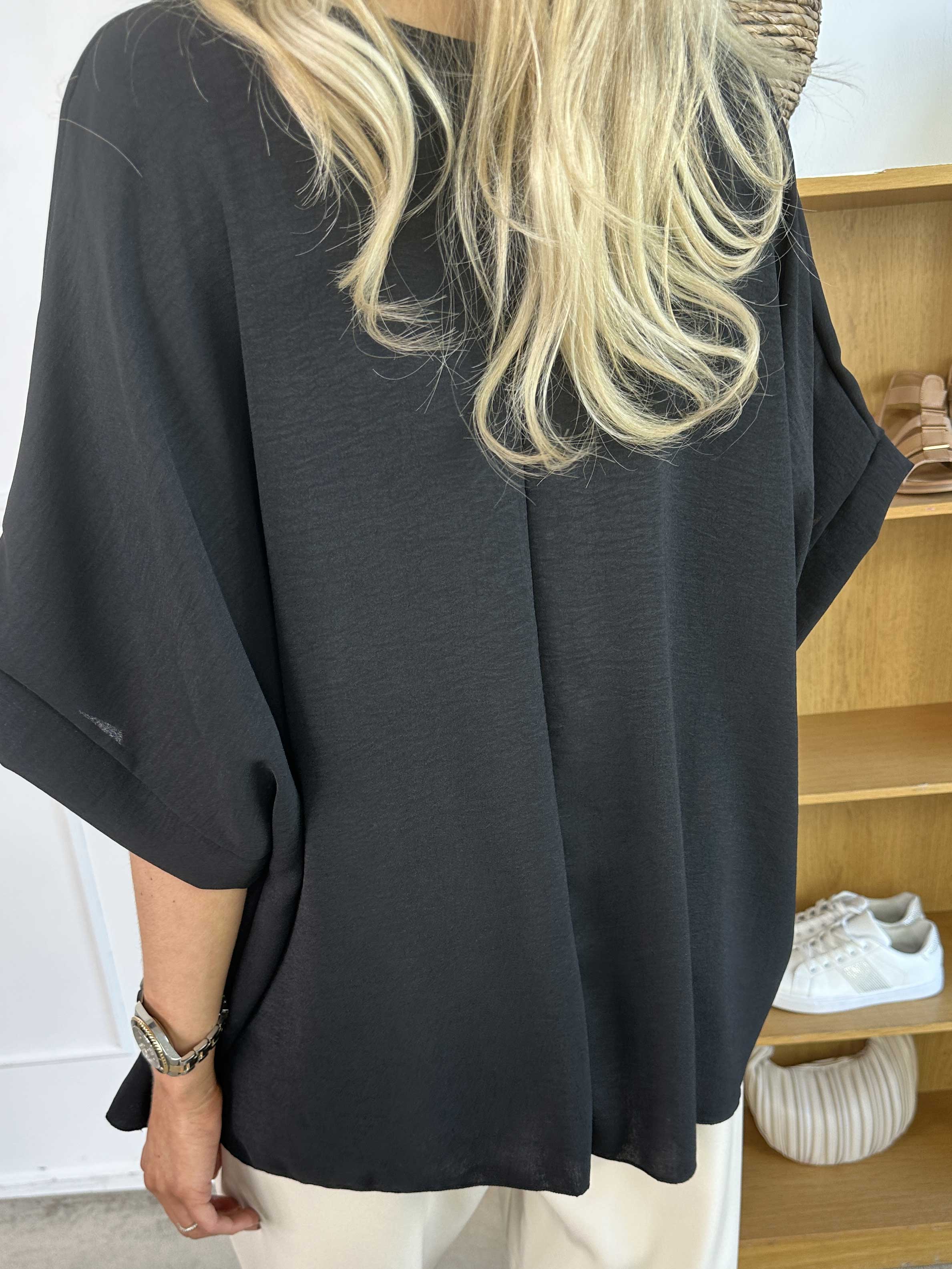 Tabisha - Söt lättviktstunika med blomma och fuskpäls på bröstet